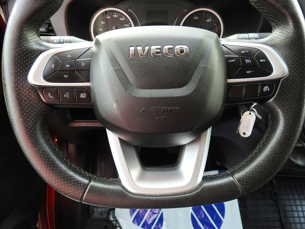 Тентованный фургон IVECO DAILY 35S18 TARPAULIN 10 PALLETS WEBASTO CRUISE CONTROL LED LIGHTS AIR CONDITIONING  180HP: фото 32