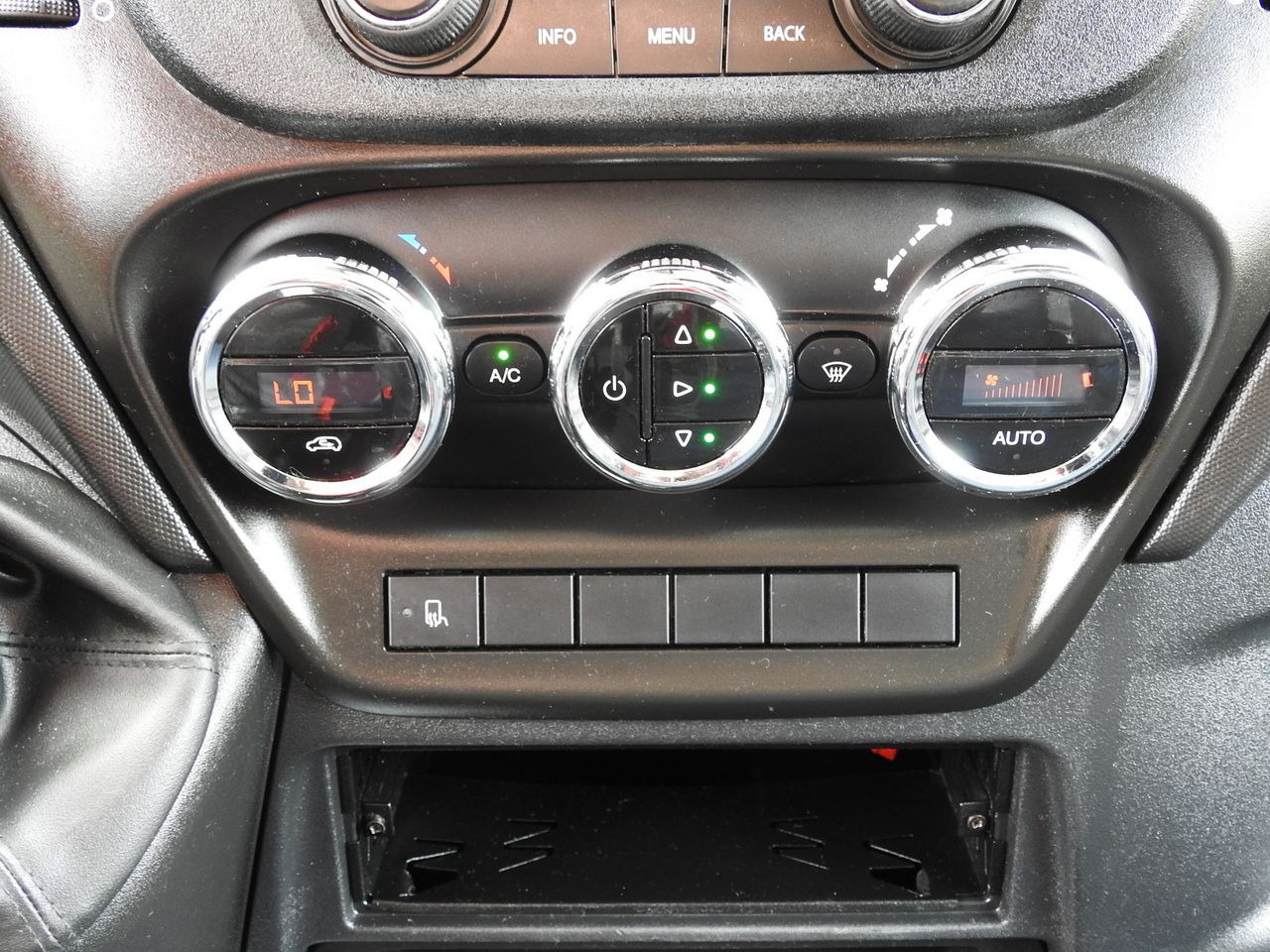 Тентованный фургон IVECO DAILY 35S18 TARPAULIN 10 PALLETS WEBASTO CRUISE CONTROL LED LIGHTS AIR CONDITIONING  180HP: фото 40