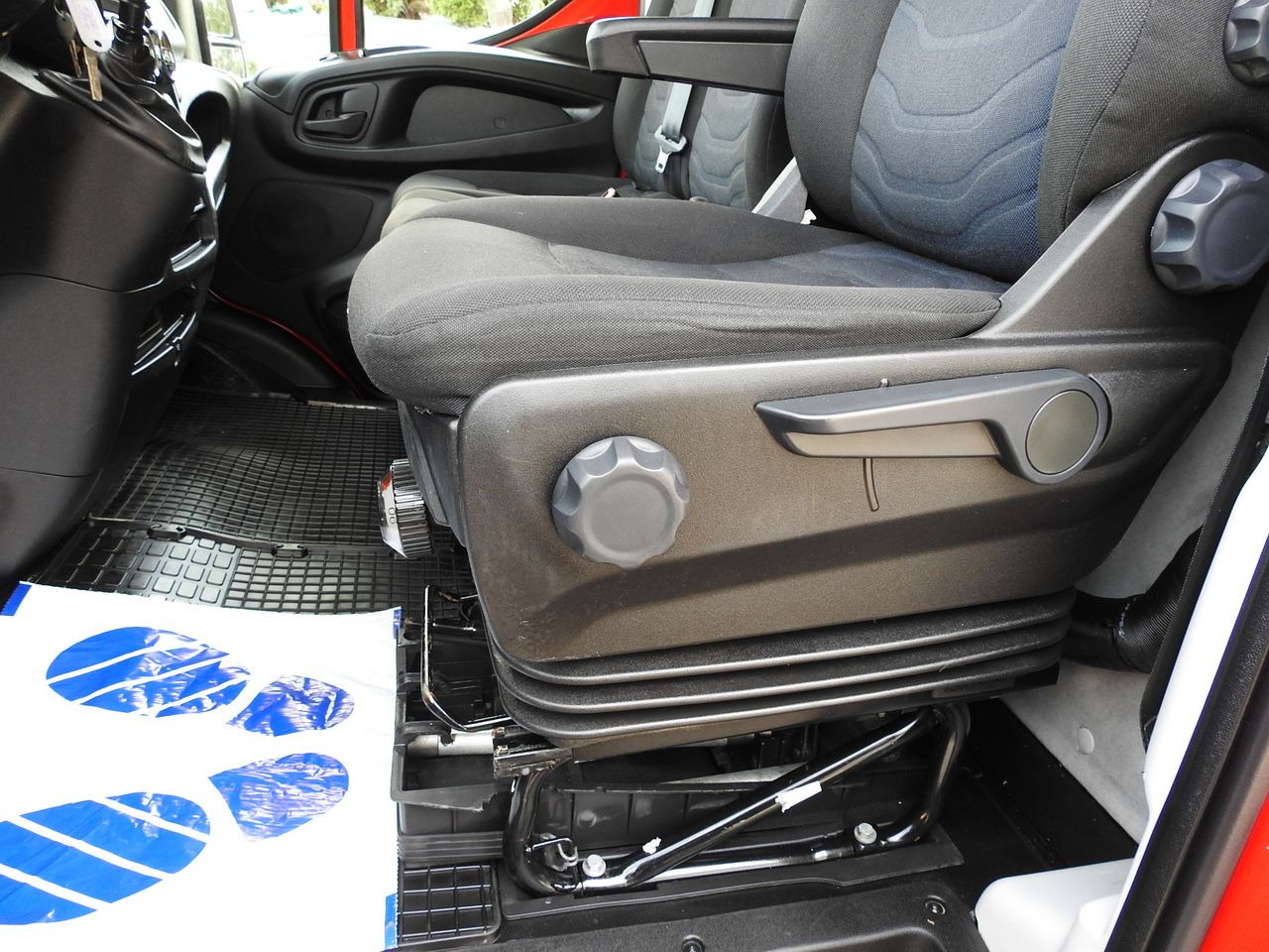 Тентованный фургон IVECO DAILY 35S18 TARPAULIN 10 PALLETS WEBASTO CRUISE CONTROL LED LIGHTS AIR CONDITIONING  180HP: фото 30
