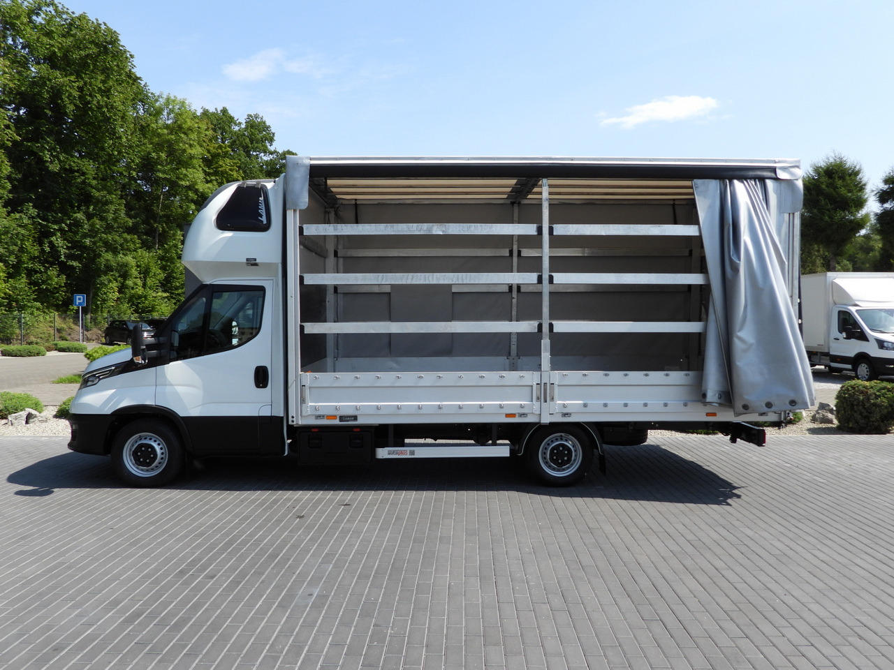 IVECO DAILY 35S18 TARPAULIN 10 PALLETS WEBASTO CRUISE CONTROL LED LIGHTS PNEUMATICS AIR CONDITIONING 180HP в лизинг IVECO DAILY 35S18 TARPAULIN 10 PALLETS WEBASTO CRUISE CONTROL LED LIGHTS PNEUMATICS AIR CONDITIONING 180HP: фото 8 IVECO DAILY 35S18 TARPAULIN 10 PALLETS WEBASTO CRUISE CONTROL LED LIGHTS PNEUMATICS AIR CONDITIONING 180HP в лизинг IVECO DAILY 35S18 TARPAULIN 10 PALLETS WEBASTO CRUISE CONTROL LED LIGHTS PNEUMATICS AIR CONDITIONING 180HP: фото 8