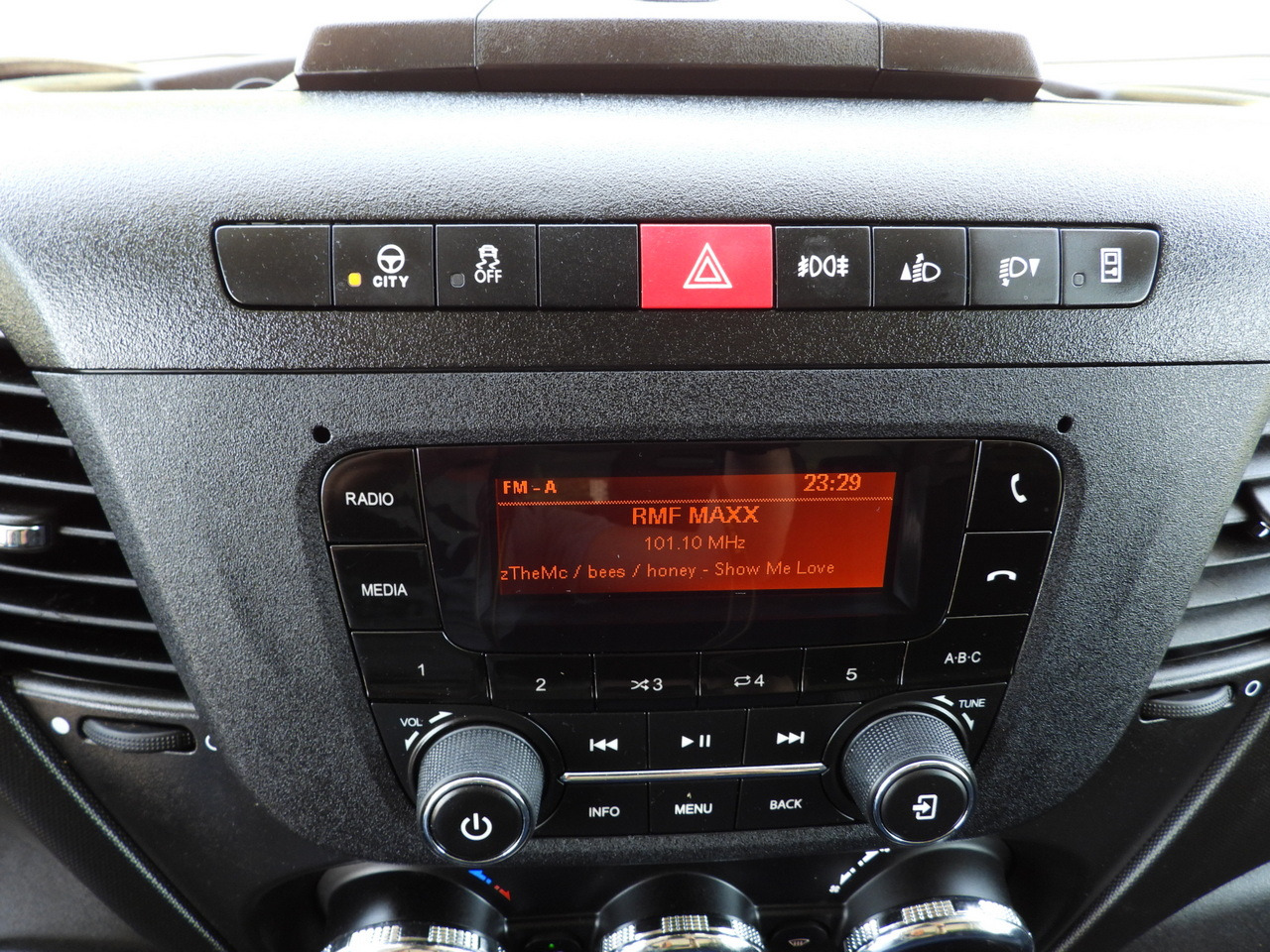 IVECO DAILY 35S18 TARPAULIN 10 PALLETS WEBASTO CRUISE CONTROL LED LIGHTS PNEUMATICS AIR CONDITIONING 180HP в лизинг IVECO DAILY 35S18 TARPAULIN 10 PALLETS WEBASTO CRUISE CONTROL LED LIGHTS PNEUMATICS AIR CONDITIONING 180HP: фото 43 IVECO DAILY 35S18 TARPAULIN 10 PALLETS WEBASTO CRUISE CONTROL LED LIGHTS PNEUMATICS AIR CONDITIONING 180HP в лизинг IVECO DAILY 35S18 TARPAULIN 10 PALLETS WEBASTO CRUISE CONTROL LED LIGHTS PNEUMATICS AIR CONDITIONING 180HP: фото 43