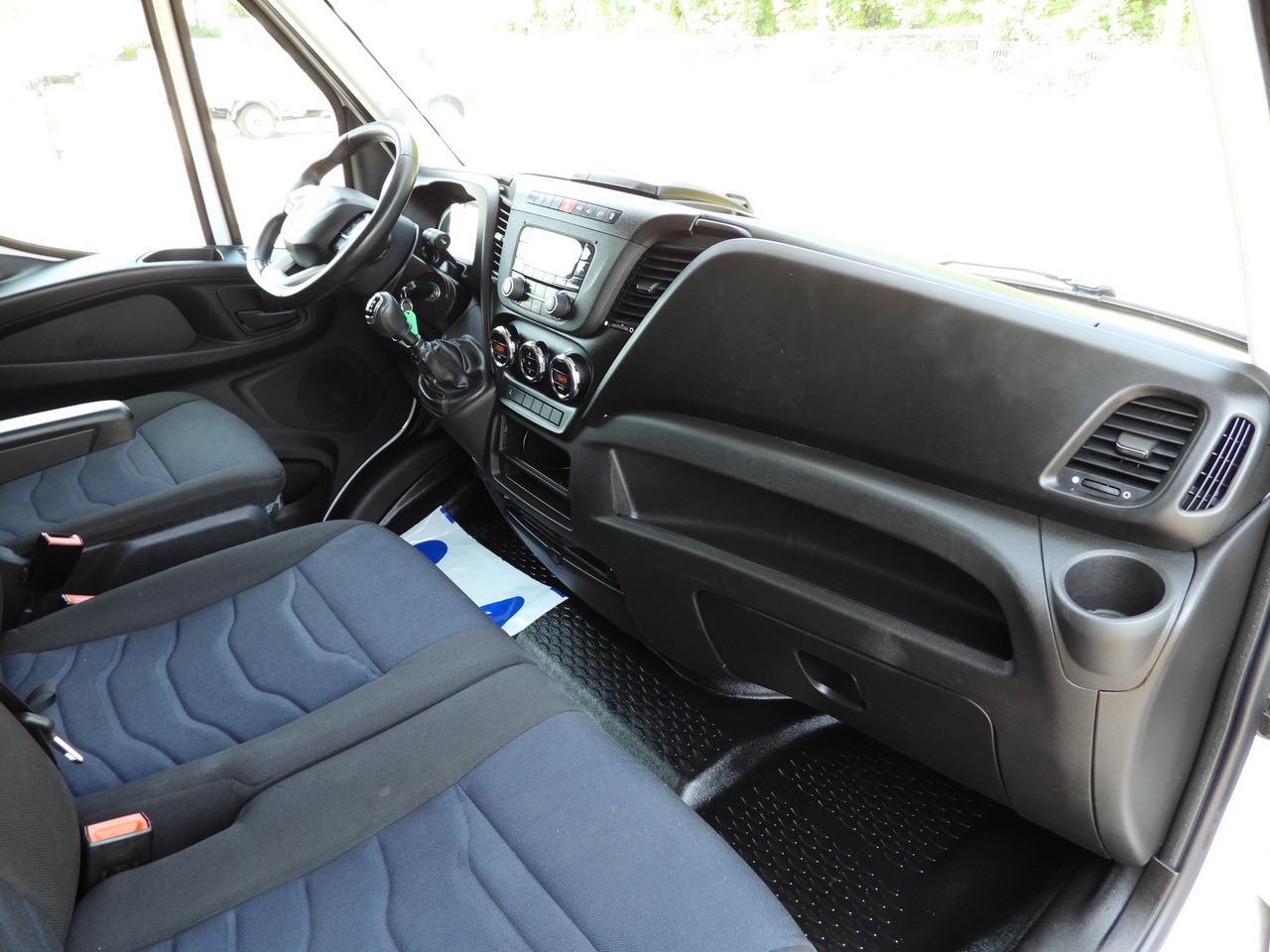 IVECO DAILY 35S18 TARPAULIN 10 PALLETS WEBASTO CRUISE CONTROL LED LIGHTS PNEUMATICS AIR CONDITIONING 180HP в лизинг IVECO DAILY 35S18 TARPAULIN 10 PALLETS WEBASTO CRUISE CONTROL LED LIGHTS PNEUMATICS AIR CONDITIONING 180HP: фото 48 IVECO DAILY 35S18 TARPAULIN 10 PALLETS WEBASTO CRUISE CONTROL LED LIGHTS PNEUMATICS AIR CONDITIONING 180HP в лизинг IVECO DAILY 35S18 TARPAULIN 10 PALLETS WEBASTO CRUISE CONTROL LED LIGHTS PNEUMATICS AIR CONDITIONING 180HP: фото 48