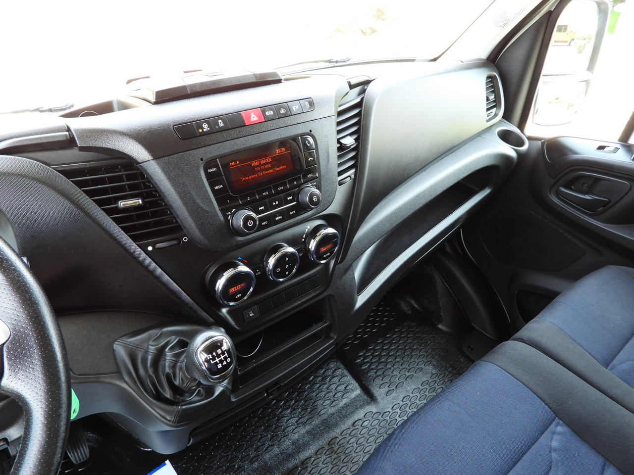 IVECO DAILY 35S18 TARPAULIN 10 PALLETS WEBASTO CRUISE CONTROL LED LIGHTS PNEUMATICS AIR CONDITIONING 180HP в лизинг IVECO DAILY 35S18 TARPAULIN 10 PALLETS WEBASTO CRUISE CONTROL LED LIGHTS PNEUMATICS AIR CONDITIONING 180HP: фото 40 IVECO DAILY 35S18 TARPAULIN 10 PALLETS WEBASTO CRUISE CONTROL LED LIGHTS PNEUMATICS AIR CONDITIONING 180HP в лизинг IVECO DAILY 35S18 TARPAULIN 10 PALLETS WEBASTO CRUISE CONTROL LED LIGHTS PNEUMATICS AIR CONDITIONING 180HP: фото 40