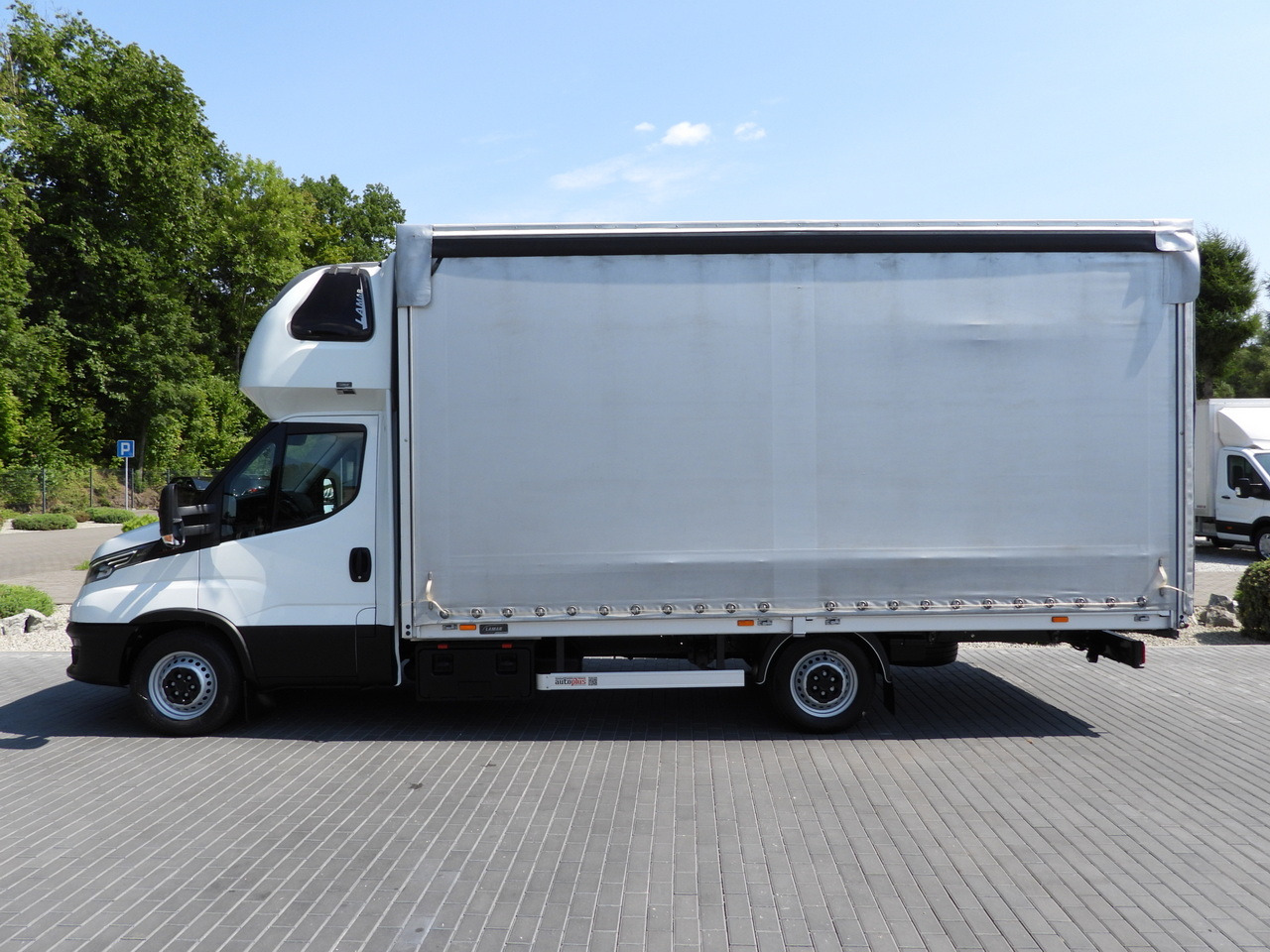 IVECO DAILY 35S18 TARPAULIN 10 PALLETS WEBASTO CRUISE CONTROL LED LIGHTS PNEUMATICS AIR CONDITIONING 180HP в лизинг IVECO DAILY 35S18 TARPAULIN 10 PALLETS WEBASTO CRUISE CONTROL LED LIGHTS PNEUMATICS AIR CONDITIONING 180HP: фото 9 IVECO DAILY 35S18 TARPAULIN 10 PALLETS WEBASTO CRUISE CONTROL LED LIGHTS PNEUMATICS AIR CONDITIONING 180HP в лизинг IVECO DAILY 35S18 TARPAULIN 10 PALLETS WEBASTO CRUISE CONTROL LED LIGHTS PNEUMATICS AIR CONDITIONING 180HP: фото 9