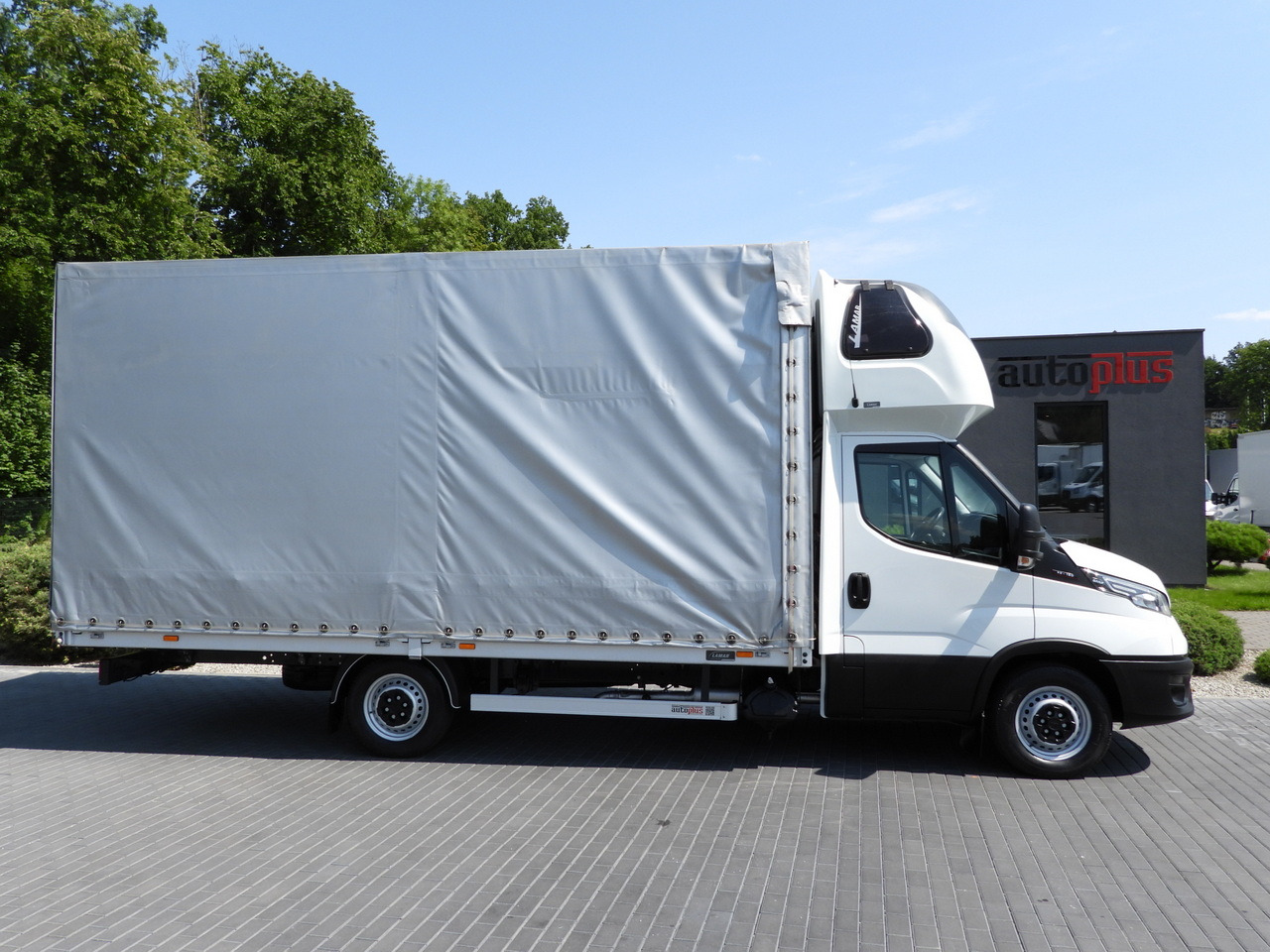 IVECO DAILY 35S18 TARPAULIN 10 PALLETS WEBASTO CRUISE CONTROL LED LIGHTS PNEUMATICS AIR CONDITIONING 180HP в лизинг IVECO DAILY 35S18 TARPAULIN 10 PALLETS WEBASTO CRUISE CONTROL LED LIGHTS PNEUMATICS AIR CONDITIONING 180HP: фото 7 IVECO DAILY 35S18 TARPAULIN 10 PALLETS WEBASTO CRUISE CONTROL LED LIGHTS PNEUMATICS AIR CONDITIONING 180HP в лизинг IVECO DAILY 35S18 TARPAULIN 10 PALLETS WEBASTO CRUISE CONTROL LED LIGHTS PNEUMATICS AIR CONDITIONING 180HP: фото 7