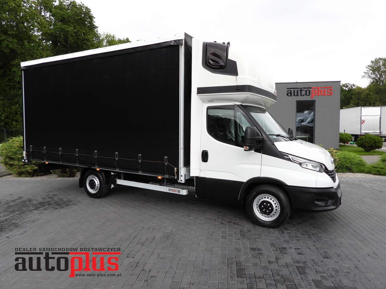 IVECO DAILY 35S18 TARPAULIN 10 PALLETS WEBASTO CRUISE CONTROL NAVIGATION LED LIGHTS AIR CONDITIONING 180HP - Тентованный фургон: фото 1 IVECO DAILY 35S18 TARPAULIN 10 PALLETS WEBASTO CRUISE CONTROL NAVIGATION LED LIGHTS AIR CONDITIONING 180HP - Тентованный фургон: фото 1