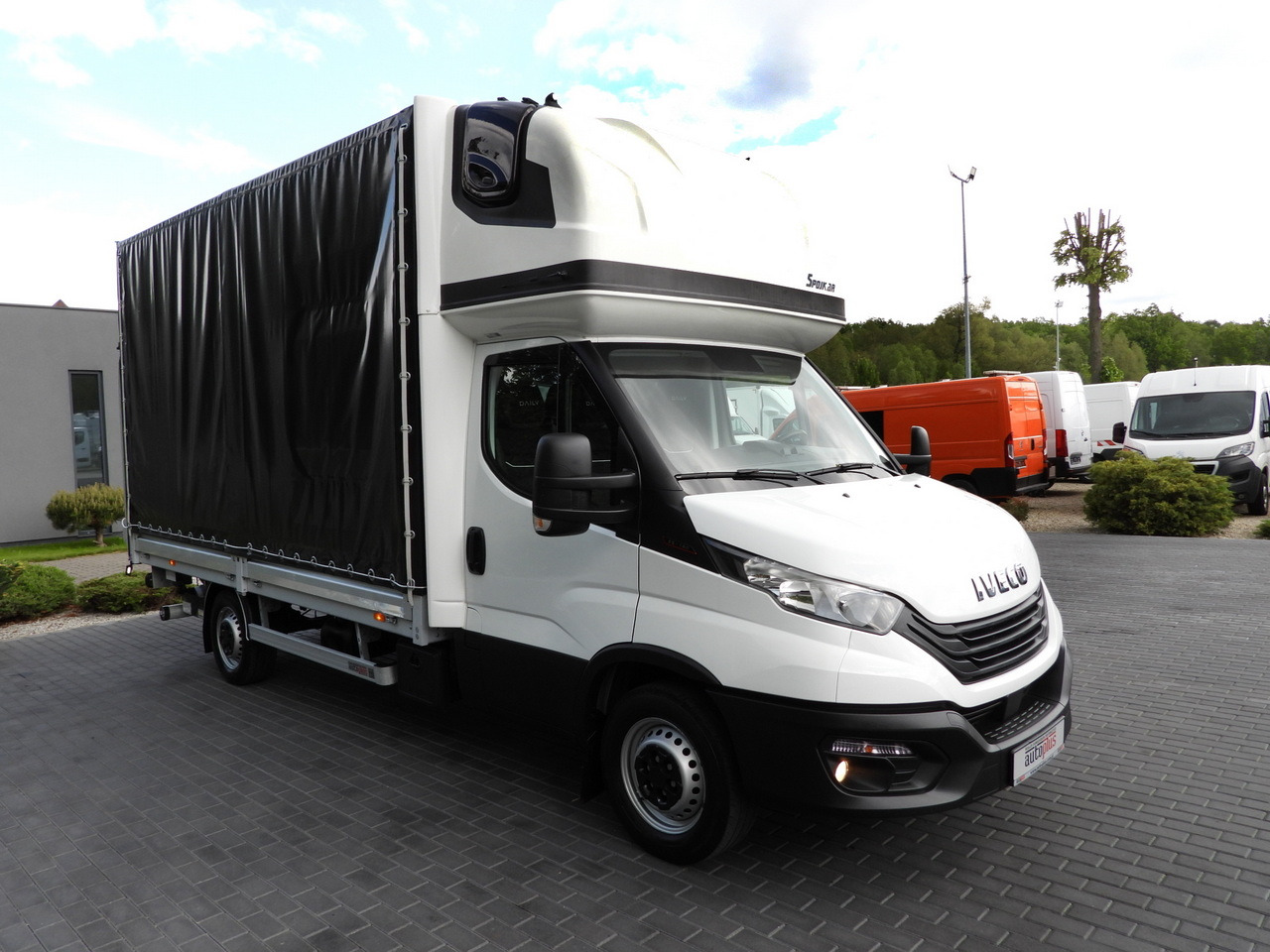 IVECO DAILY 35S18 TARPAULIN LIFT 8 PALLETS WEBASTO CRUISE CONTROL AIR CONDITIONING 180HP - Тентованный фургон: фото 4 IVECO DAILY 35S18 TARPAULIN LIFT 8 PALLETS WEBASTO CRUISE CONTROL AIR CONDITIONING 180HP - Тентованный фургон: фото 4