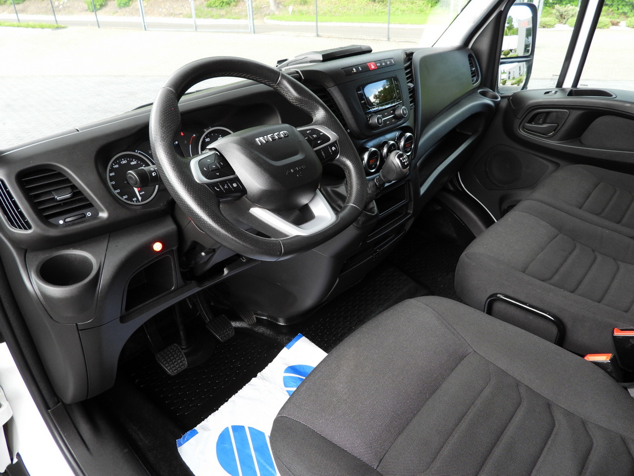 IVECO DAILY 35S18 TARPAULIN LIFT 8 PALLETS WEBASTO CRUISE CONTROL AIR CONDITIONING 180HP - Тентованный фургон: фото 2 IVECO DAILY 35S18 TARPAULIN LIFT 8 PALLETS WEBASTO CRUISE CONTROL AIR CONDITIONING 180HP - Тентованный фургон: фото 2