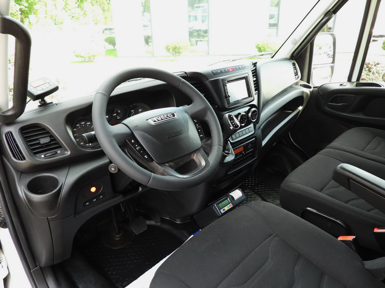 IVECO DAILY 70C17 REFRIGERATOR 1*C LIFT 10 PALLETS POWER SUPPLY 230V CRUISE CONTROL AIR CONDITIONING PNEUMATICS AUTOMATIC TRANSMISSION HI-MATIC TWIN WHEELS 170HP - Рефрижератор: фото 2 IVECO DAILY 70C17 REFRIGERATOR 1*C LIFT 10 PALLETS POWER SUPPLY 230V CRUISE CONTROL AIR CONDITIONING PNEUMATICS AUTOMATIC TRANSMISSION HI-MATIC TWIN WHEELS 170HP - Рефрижератор: фото 2