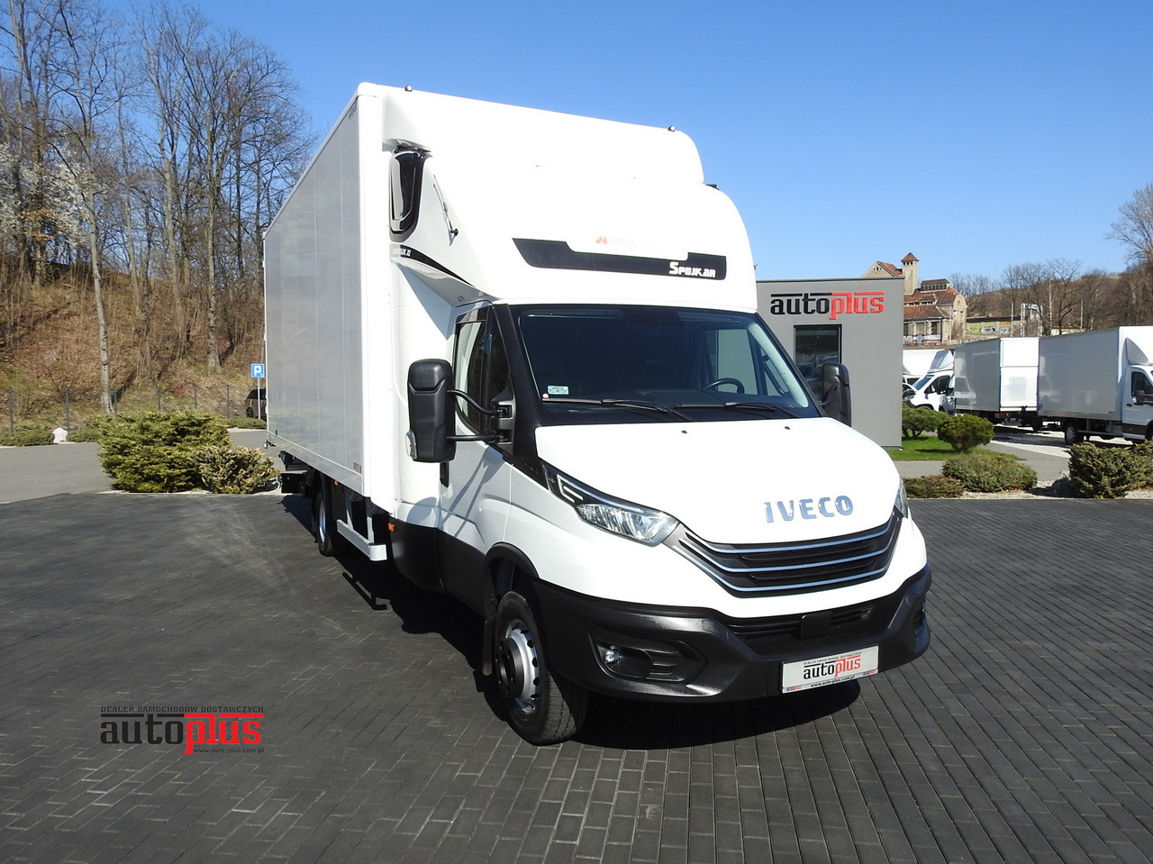 IVECO DAILY 70C18 BOX LIFT 14 PALLETS WEBASTO CRUISE CONTROL NAVIGATION LED LIGHTS TWIN WHEELS AIR CONDITIONING 180HP - Фургон с закрытым кузовом: фото 1 IVECO DAILY 70C18 BOX LIFT 14 PALLETS WEBASTO CRUISE CONTROL NAVIGATION LED LIGHTS TWIN WHEELS AIR CONDITIONING 180HP - Фургон с закрытым кузовом: фото 1