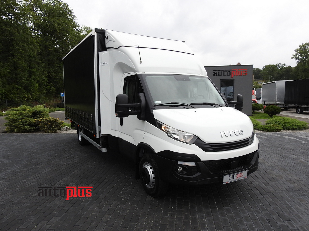 IVECO DAILY 70C18 TARPAULIN LIFT 12 PALLETS WEBASTO CRUISE CONTROL TWIN WHEELS AIR CONDITIONING 180HP - Тентованный фургон: фото 1 IVECO DAILY 70C18 TARPAULIN LIFT 12 PALLETS WEBASTO CRUISE CONTROL TWIN WHEELS AIR CONDITIONING 180HP - Тентованный фургон: фото 1