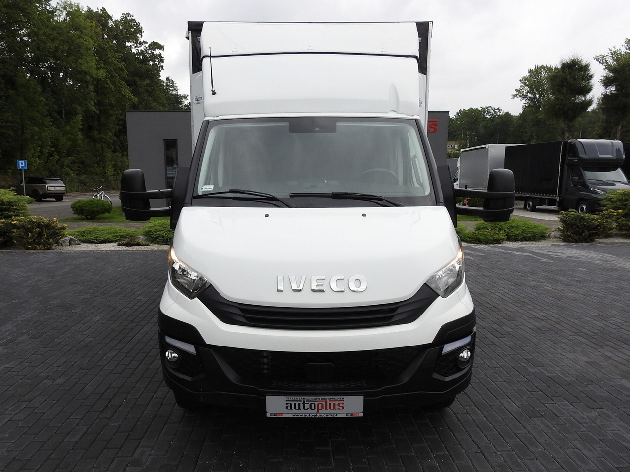 IVECO DAILY 70C18 TARPAULIN LIFT 12 PALLETS WEBASTO CRUISE CONTROL TWIN WHEELS AIR CONDITIONING 180HP - Тентованный фургон: фото 5 IVECO DAILY 70C18 TARPAULIN LIFT 12 PALLETS WEBASTO CRUISE CONTROL TWIN WHEELS AIR CONDITIONING 180HP - Тентованный фургон: фото 5