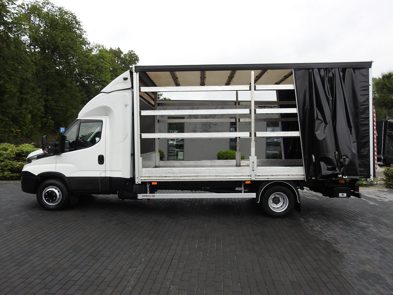 Тентованный фургон IVECO DAILY 70C18 TARPAULIN LIFT 12 PALLETS WEBASTO CRUISE CONTROL TWIN WHEELS AIR CONDITIONING  180HP: фото 9