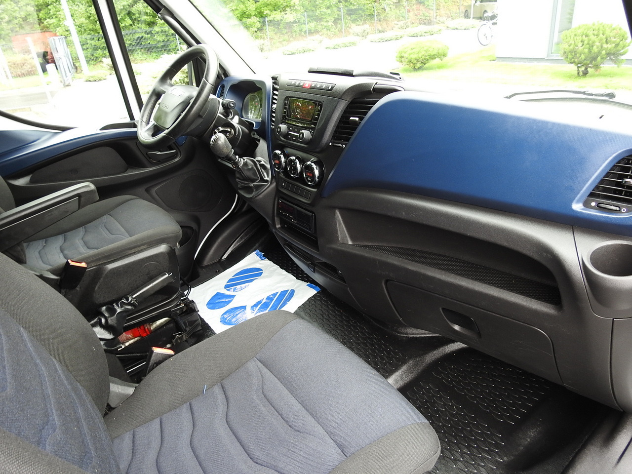 Тентованный фургон IVECO DAILY 70C18 TARPAULIN LIFT 12 PALLETS WEBASTO CRUISE CONTROL TWIN WHEELS AIR CONDITIONING  180HP: фото 43