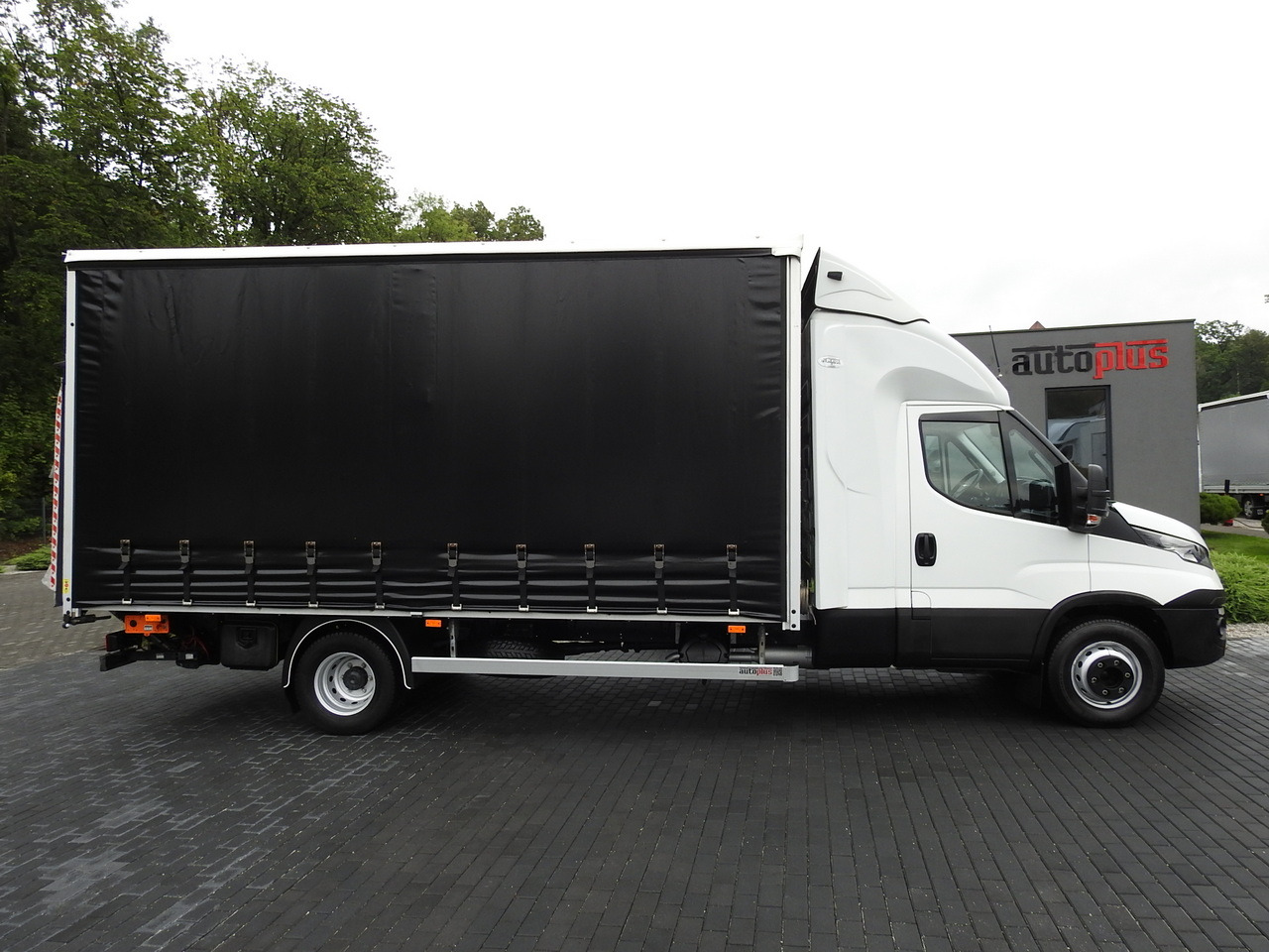 Тентованный фургон IVECO DAILY 70C18 TARPAULIN LIFT 12 PALLETS WEBASTO CRUISE CONTROL TWIN WHEELS AIR CONDITIONING  180HP: фото 7
