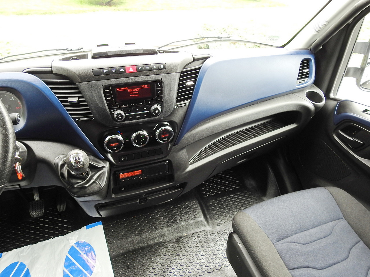 Тентованный фургон IVECO DAILY 70C18 TARPAULIN LIFT 12 PALLETS WEBASTO CRUISE CONTROL TWIN WHEELS AIR CONDITIONING  180HP: фото 36