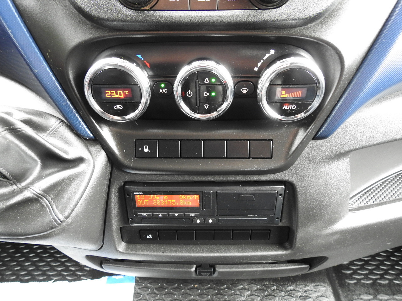Тентованный фургон IVECO DAILY 70C18 TARPAULIN LIFT 12 PALLETS WEBASTO CRUISE CONTROL TWIN WHEELS AIR CONDITIONING  180HP: фото 40