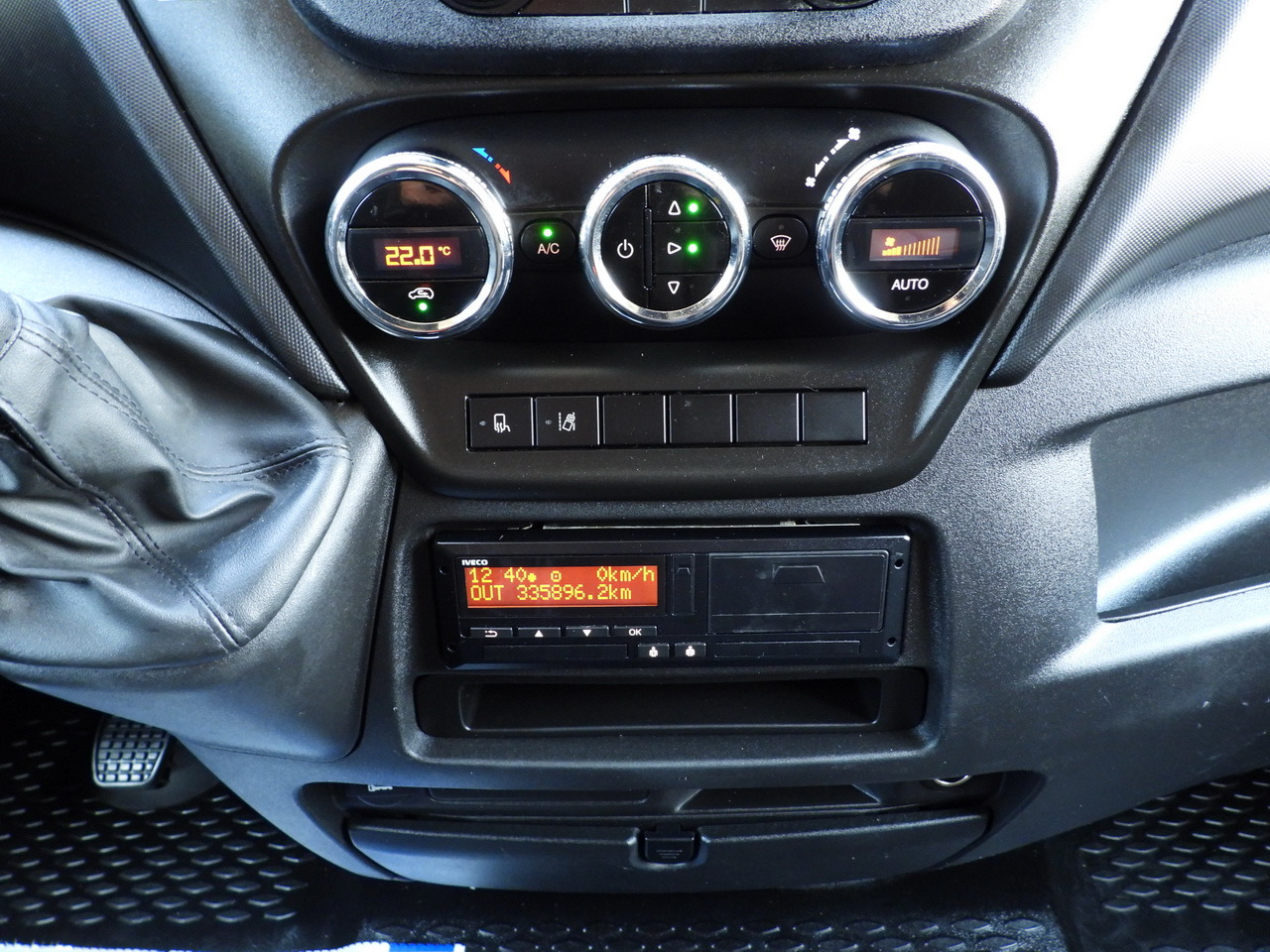 Тентованный фургон IVECO DAILY 70C18 TARPAULIN LIFT 14 PALLETS WEBASTO CRUISE CONTROL LED LIGHTS TWIN WHEELS AIR CONDITIONING  180HP: фото 43
