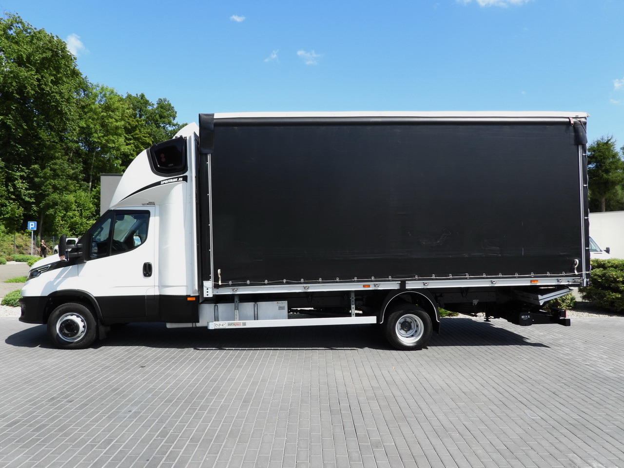 Тентованный фургон IVECO DAILY 70C18 TARPAULIN LIFT 14 PALLETS WEBASTO CRUISE CONTROL LED LIGHTS TWIN WHEELS AIR CONDITIONING  180HP: фото 8