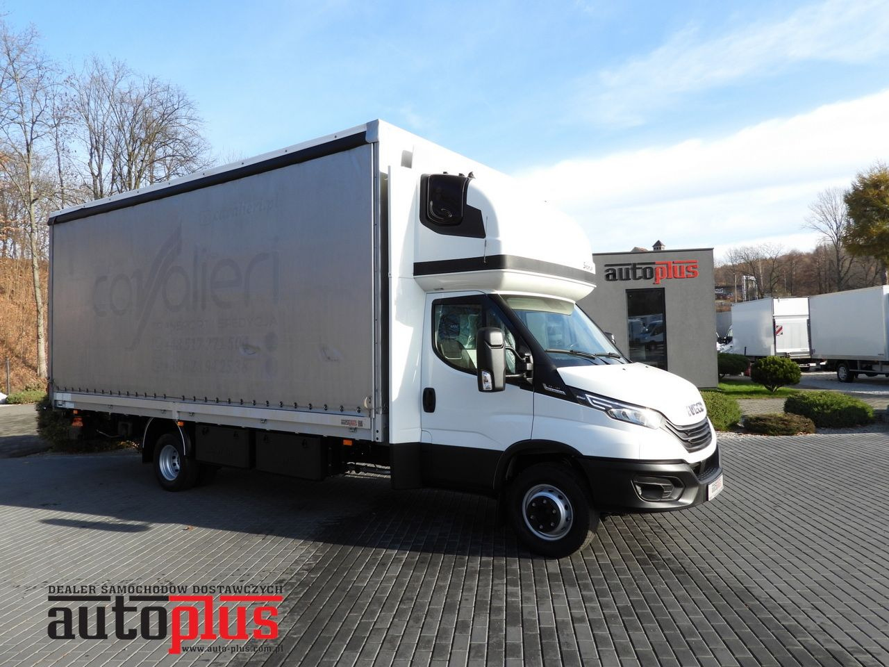 IVECO DAILY 70C18 TARPAULIN LIFT 16 PALLETS WEBASTO CRUISE CONTROL NAVIGATION LED LIGHTS PNEUMATICS AUTOMATIC TRANSMISSION HI-MATIC TWIN WHEELS AIR CONDITIONING 180HP - Тентованный фургон: фото 1 IVECO DAILY 70C18 TARPAULIN LIFT 16 PALLETS WEBASTO CRUISE CONTROL NAVIGATION LED LIGHTS PNEUMATICS AUTOMATIC TRANSMISSION HI-MATIC TWIN WHEELS AIR CONDITIONING 180HP - Тентованный фургон: фото 1