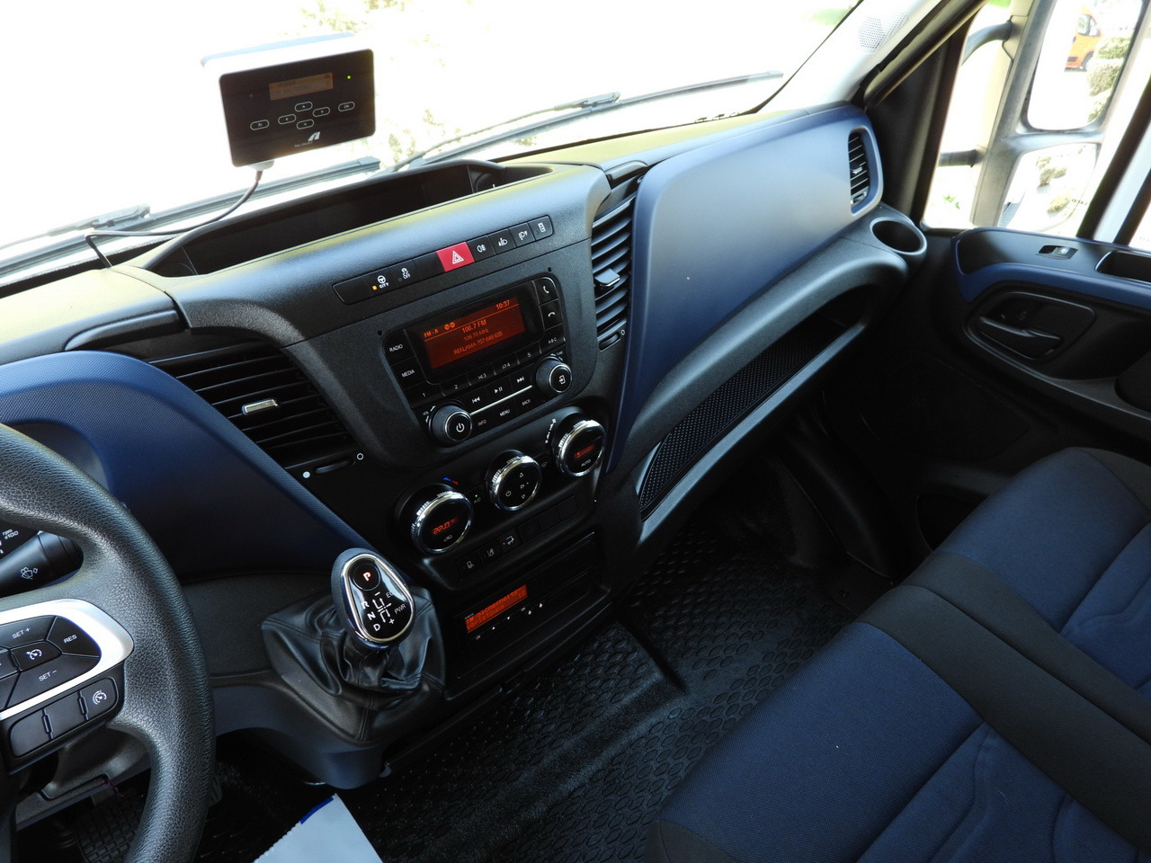 Фургон с закрытым кузовом IVECO DAILY 72C18 LIFT 14 PALLETS CRUISE CONTROL PNEUMATICS AUTOMATIC TRANSMISSION HI-MATIC TWIN WHEELS AIR CONDITIONING 180HP: фото 33 Фургон с закрытым кузовом IVECO DAILY 72C18 LIFT 14 PALLETS CRUISE CONTROL PNEUMATICS AUTOMATIC TRANSMISSION HI-MATIC TWIN WHEELS AIR CONDITIONING 180HP: фото 33