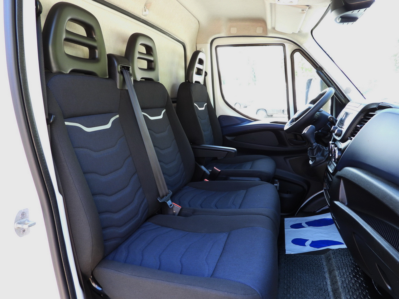 Фургон с закрытым кузовом IVECO DAILY 72C18 LIFT 14 PALLETS CRUISE CONTROL PNEUMATICS AUTOMATIC TRANSMISSION HI-MATIC TWIN WHEELS AIR CONDITIONING 180HP: фото 46 Фургон с закрытым кузовом IVECO DAILY 72C18 LIFT 14 PALLETS CRUISE CONTROL PNEUMATICS AUTOMATIC TRANSMISSION HI-MATIC TWIN WHEELS AIR CONDITIONING 180HP: фото 46