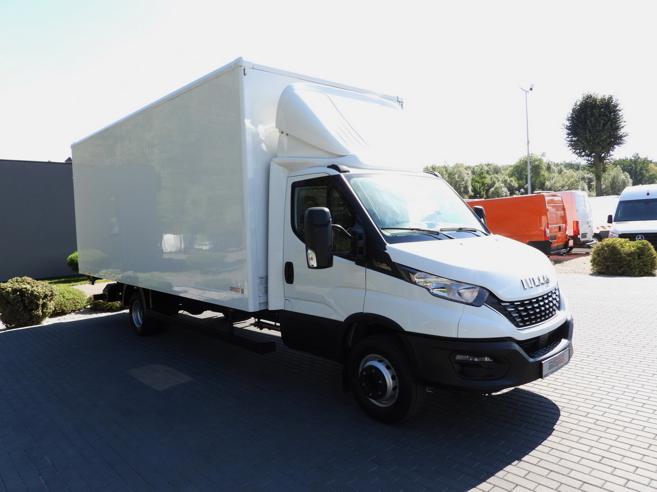 IVECO DAILY 72C18 LIFT 14 PALLETS CRUISE CONTROL PNEUMATICS AUTOMATIC TRANSMISSION HI-MATIC TWIN WHEELS AIR CONDITIONING  180HP - Фургон с закрытым кузовом: фото 4 IVECO DAILY 72C18 LIFT 14 PALLETS CRUISE CONTROL PNEUMATICS AUTOMATIC TRANSMISSION HI-MATIC TWIN WHEELS AIR CONDITIONING  180HP - Фургон с закрытым кузовом: фото 4