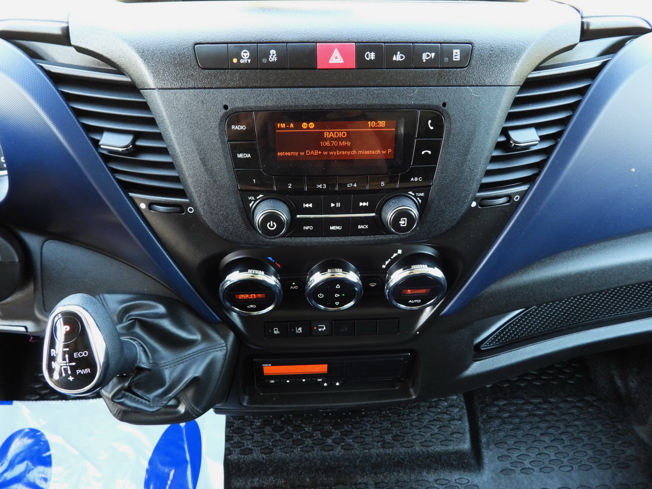 Фургон с закрытым кузовом IVECO DAILY 72C18 LIFT 14 PALLETS CRUISE CONTROL PNEUMATICS AUTOMATIC TRANSMISSION HI-MATIC TWIN WHEELS AIR CONDITIONING 180HP: фото 39 Фургон с закрытым кузовом IVECO DAILY 72C18 LIFT 14 PALLETS CRUISE CONTROL PNEUMATICS AUTOMATIC TRANSMISSION HI-MATIC TWIN WHEELS AIR CONDITIONING 180HP: фото 39