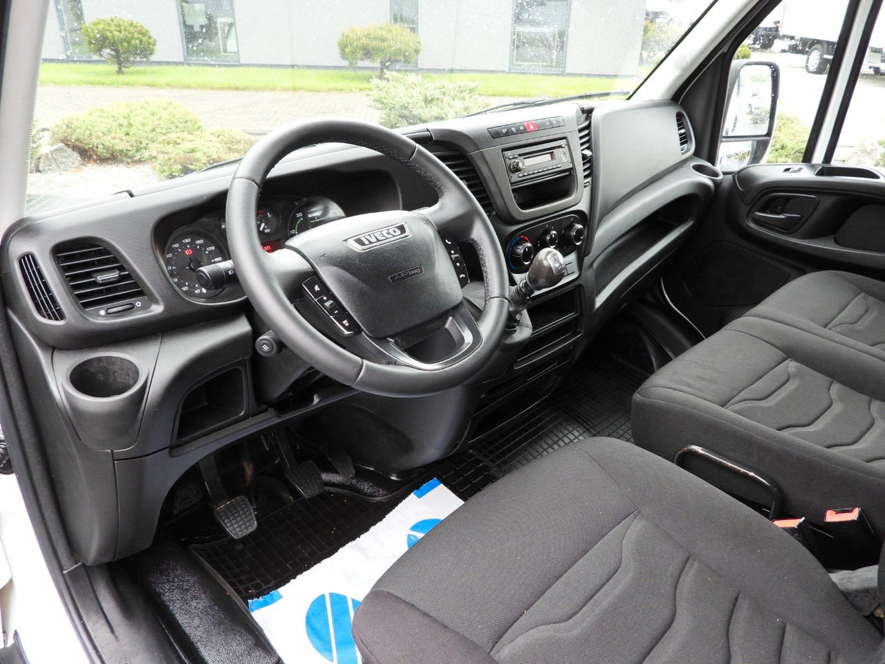 Iveco DAILY 35C13 KIPPER DOPPELKABINE DOKA 7 SITZE A/C - Малотоннажный самосвал, Грузопассажирский фургон: фото 2 Iveco DAILY 35C13 KIPPER DOPPELKABINE DOKA 7 SITZE A/C - Малотоннажный самосвал, Грузопассажирский фургон: фото 2