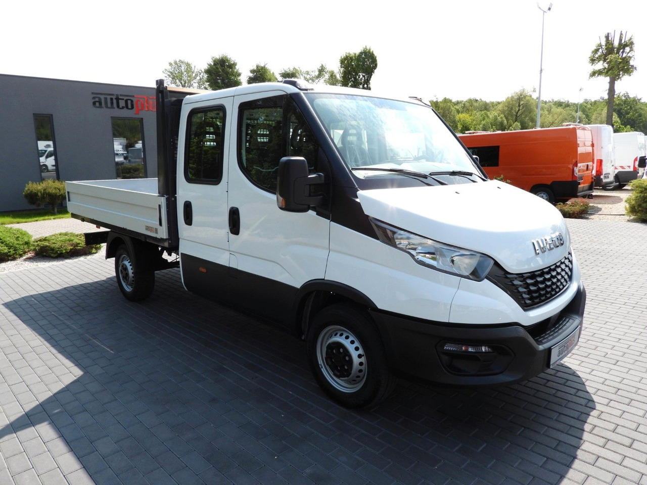 Iveco DAILY 35S12 PRITSCHE DOPPELKABINE DOKA 7 SITZE - Малотоннажный бортовой грузовик, Грузопассажирский фургон: фото 4 Iveco DAILY 35S12 PRITSCHE DOPPELKABINE DOKA 7 SITZE - Малотоннажный бортовой грузовик, Грузопассажирский фургон: фото 4