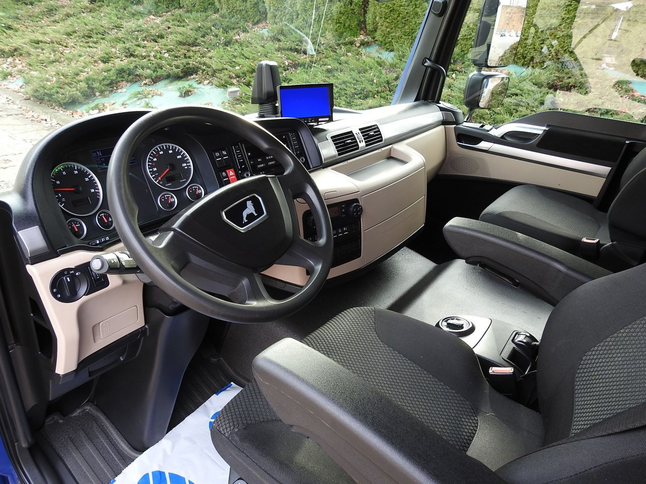 MAN TGL 12.220 BOX LIFT 18 PALLETS CRUISE CONTROLAIR CONDITIONING PNEUMATICS AUTOMATIC TWIN WHEELS 220HP - Грузовик с закрытым кузовом: фото 2 MAN TGL 12.220 BOX LIFT 18 PALLETS CRUISE CONTROLAIR CONDITIONING PNEUMATICS AUTOMATIC TWIN WHEELS 220HP - Грузовик с закрытым кузовом: фото 2