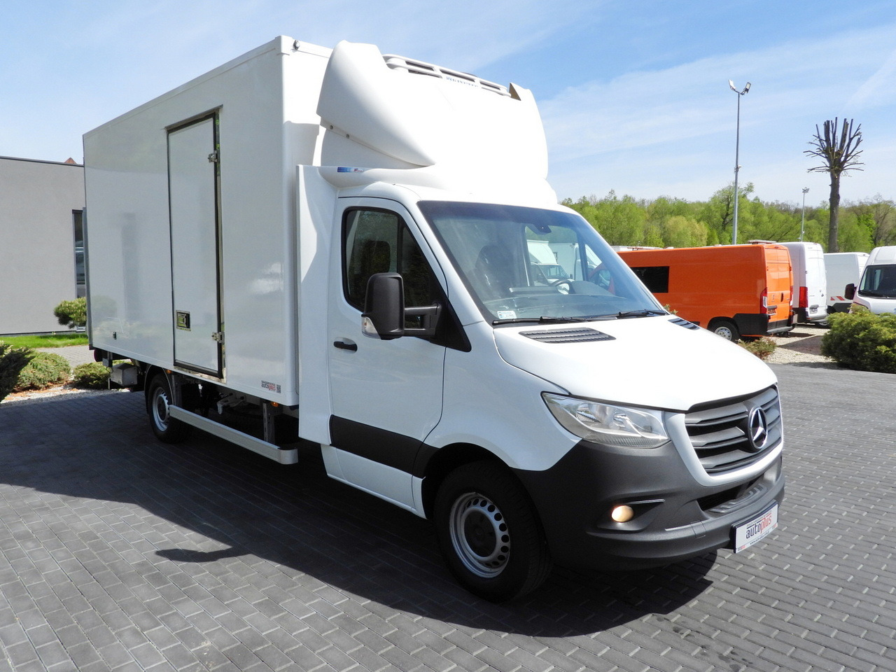 MERCEDES SPRINTER 316 REGRIGERATOR BOX 0*C LIFT 8 PALLETS CRUISE CONTROL PNEUMATICS AIR CONDITIONING 160HP - Фургон-рефрижератор: фото 4 MERCEDES SPRINTER 316 REGRIGERATOR BOX 0*C LIFT 8 PALLETS CRUISE CONTROL PNEUMATICS AIR CONDITIONING 160HP - Фургон-рефрижератор: фото 4