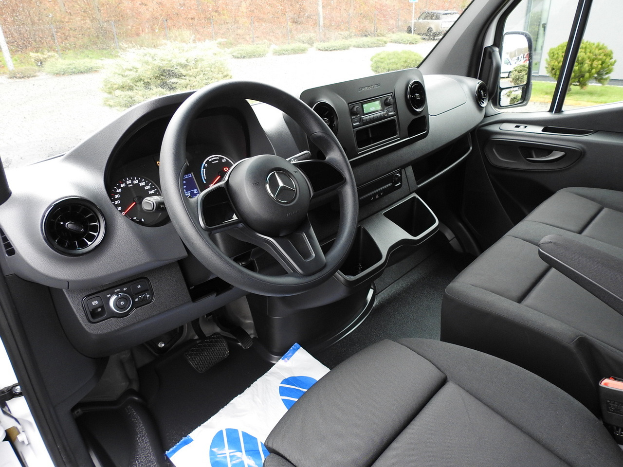 MERCEDES eSprinter NEW ELECTRIC VAN AUTOMATIC TRANSMISSION  GUARANTEE  95HP - Цельнометаллический фургон: фото 2 MERCEDES eSprinter NEW ELECTRIC VAN AUTOMATIC TRANSMISSION  GUARANTEE  95HP - Цельнометаллический фургон: фото 2