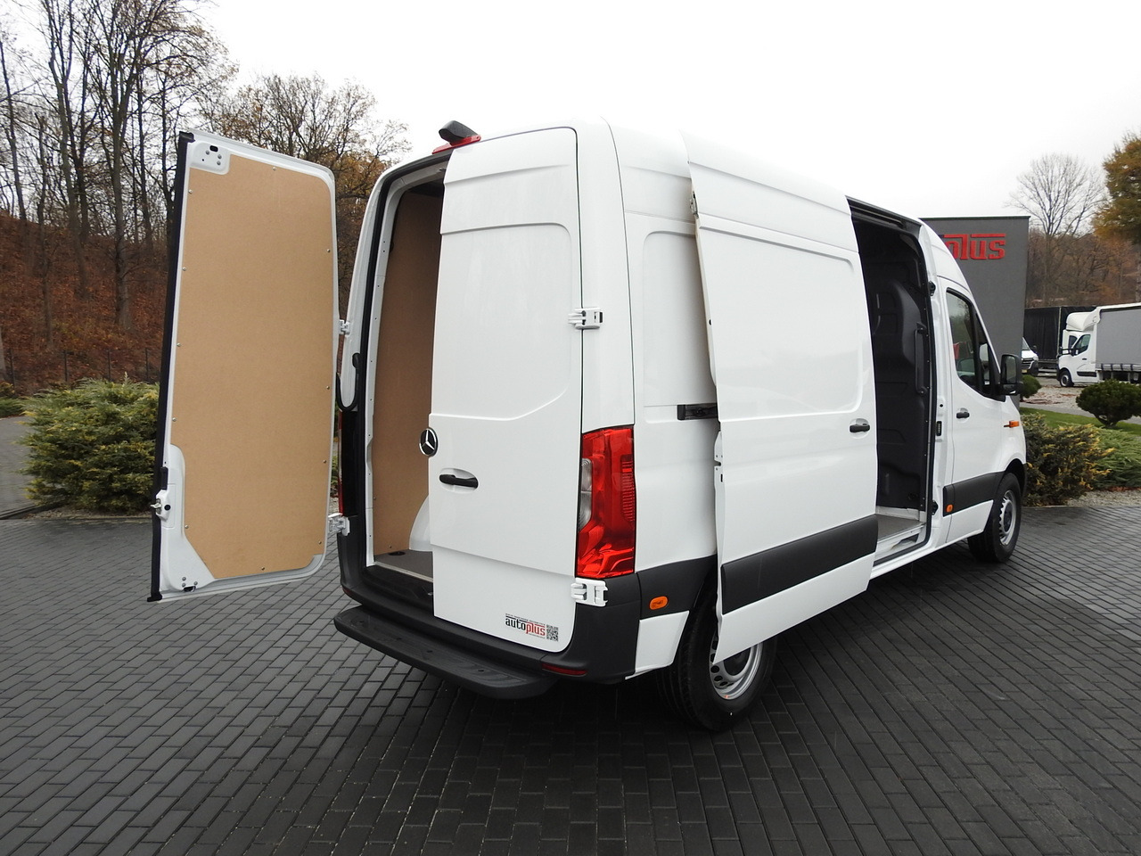 MERCEDES eSprinter NEW ELECTRIC VAN AUTOMATIC TRANSMISSION  GUARANTEE  95HP - Цельнометаллический фургон: фото 3 MERCEDES eSprinter NEW ELECTRIC VAN AUTOMATIC TRANSMISSION  GUARANTEE  95HP - Цельнометаллический фургон: фото 3