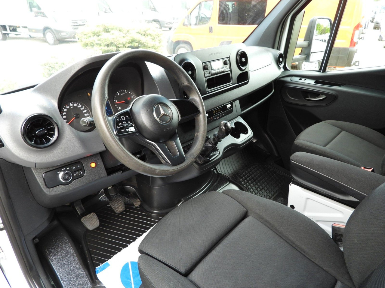 Mercedes-Benz SPRINTER 316 PRITSCHE PLANE AUFZUG 10 PALETTEN - Тентованный фургон, Грузопассажирский фургон: фото 2 Mercedes-Benz SPRINTER 316 PRITSCHE PLANE AUFZUG 10 PALETTEN - Тентованный фургон, Грузопассажирский фургон: фото 2