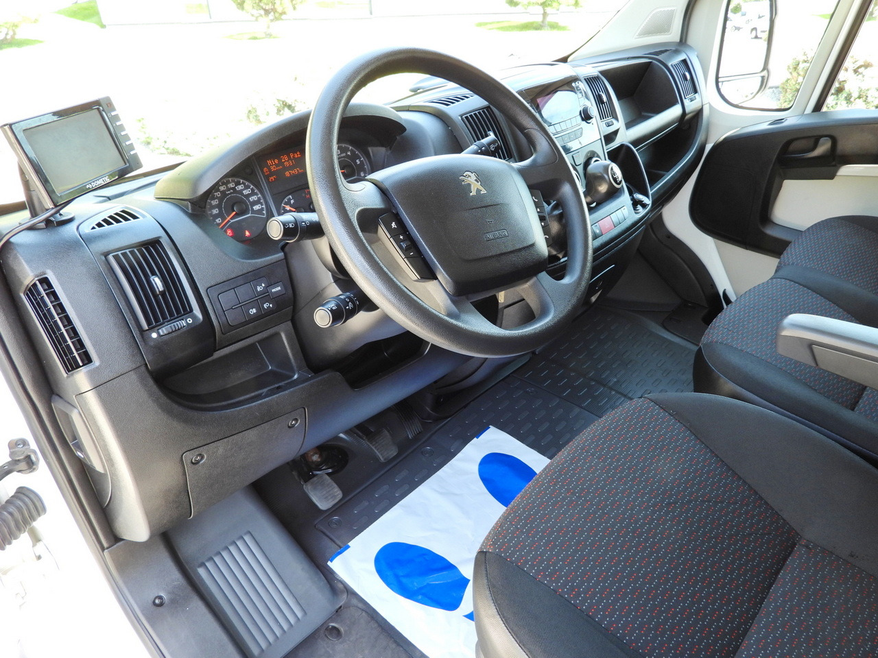 PEUGEOT BOXER BOX LIFT 8 PALLETS CRUISE CONTROL AIR CONDITIONING 130HP - Фургон с закрытым кузовом: фото 2 PEUGEOT BOXER BOX LIFT 8 PALLETS CRUISE CONTROL AIR CONDITIONING 130HP - Фургон с закрытым кузовом: фото 2