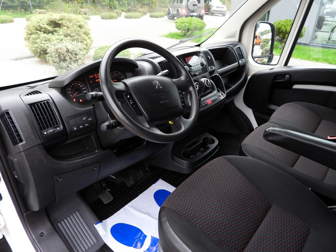 PEUGEOT BOXER STAKE BODY DOUBLE CABIN DOKA 7 SEATS CRUISE CONTROL AIR CONDITIONING 140HP - Грузопассажирский фургон: фото 2 PEUGEOT BOXER STAKE BODY DOUBLE CABIN DOKA 7 SEATS CRUISE CONTROL AIR CONDITIONING 140HP - Грузопассажирский фургон: фото 2