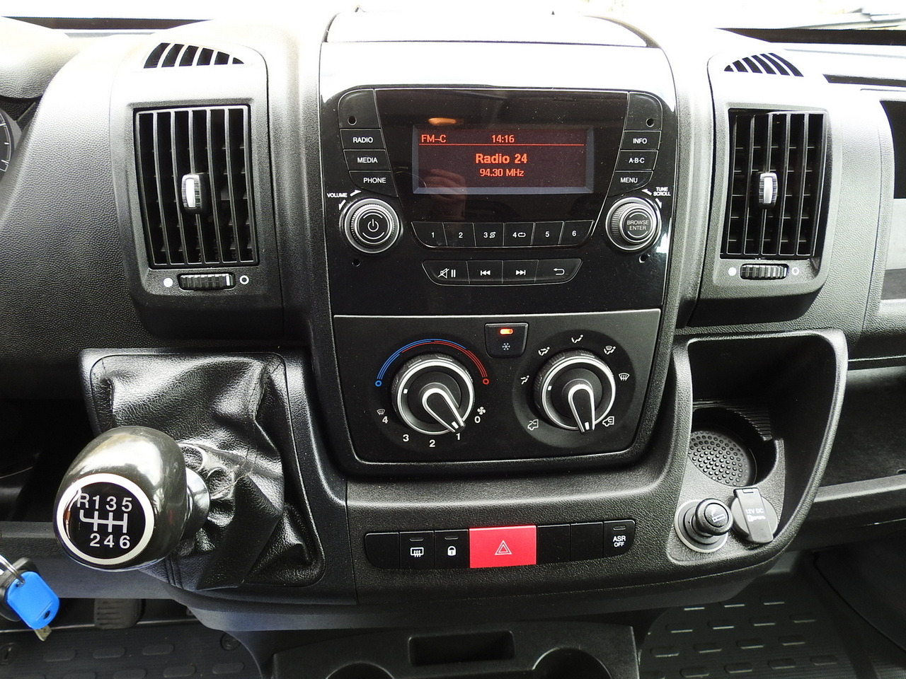 Грузопассажирский фургон PEUGEOT BOXER STAKE BODY TARPAULIN DOUBLE CABIN DOKA 7 SEATS AIR CONDITIONING PNEUMATICS 140HP: фото 31 Грузопассажирский фургон PEUGEOT BOXER STAKE BODY TARPAULIN DOUBLE CABIN DOKA 7 SEATS AIR CONDITIONING PNEUMATICS 140HP: фото 31