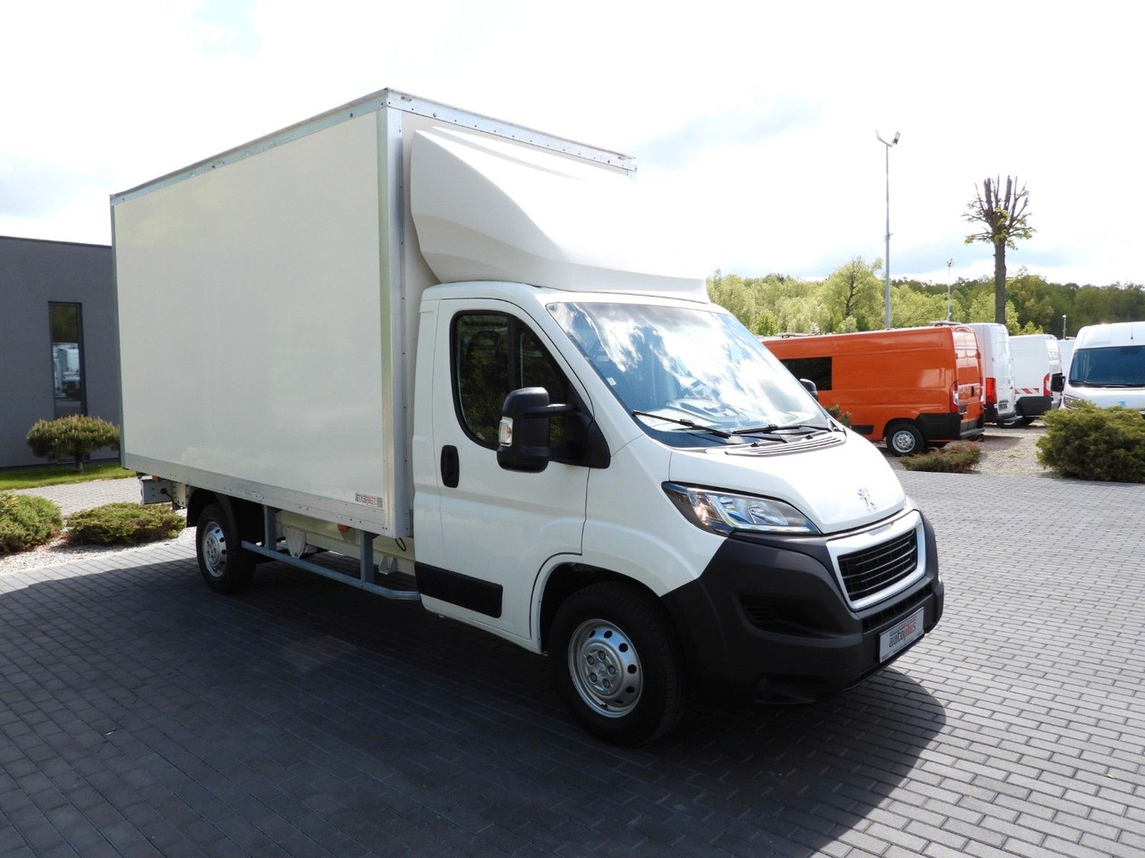 Peugeot BOXER KOFFER 8 PALETTEN TEMPOMAT KLIMAANLAGE Peugeot BOXER KOFFER 8 PALETTEN TEMPOMAT KLIMAANLAGE - Фургон с закрытым кузовом: фото 4 Peugeot BOXER KOFFER 8 PALETTEN TEMPOMAT KLIMAANLAGE Peugeot BOXER KOFFER 8 PALETTEN TEMPOMAT KLIMAANLAGE - Фургон с закрытым кузовом: фото 4