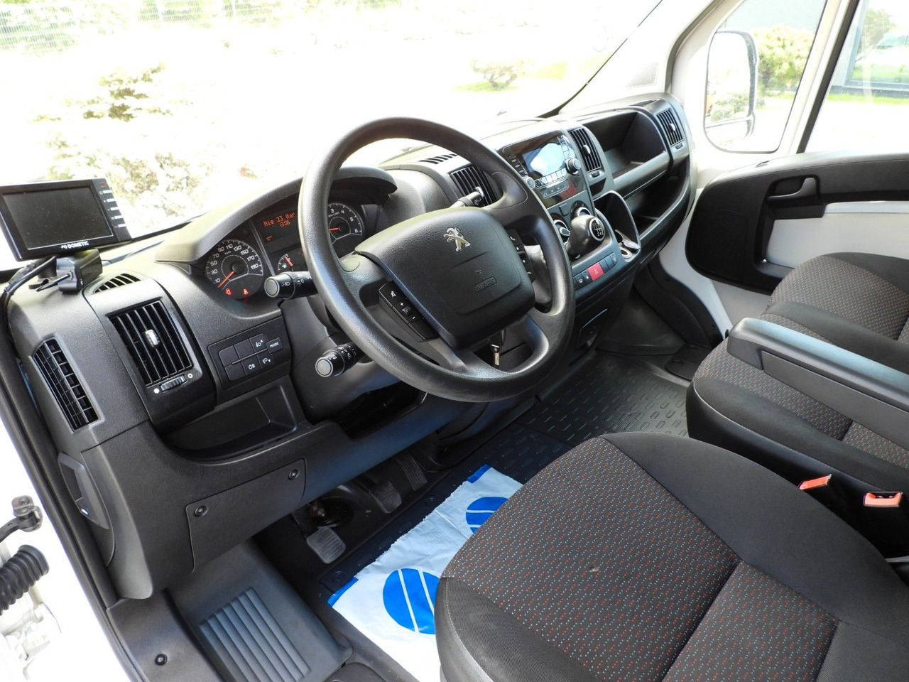 Peugeot BOXER KOFFER 8 PALETTEN TEMPOMAT KLIMAANLAGE Peugeot BOXER KOFFER 8 PALETTEN TEMPOMAT KLIMAANLAGE - Фургон с закрытым кузовом: фото 2 Peugeot BOXER KOFFER 8 PALETTEN TEMPOMAT KLIMAANLAGE Peugeot BOXER KOFFER 8 PALETTEN TEMPOMAT KLIMAANLAGE - Фургон с закрытым кузовом: фото 2