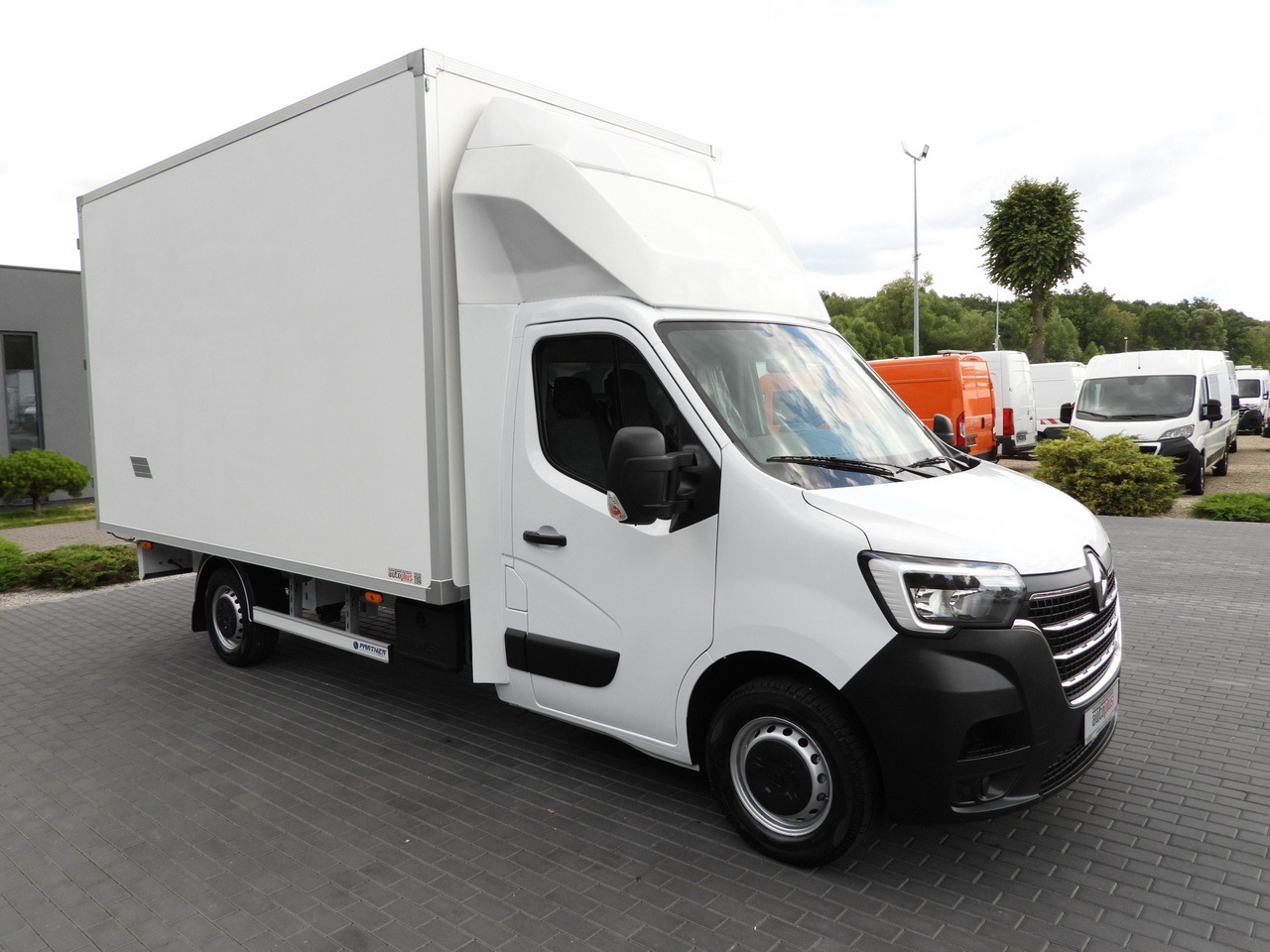 RENAULT MASTER BOX 8 PALLETS CRUISE CONTROL LED LIGHTS AIR CONDITIONING 165HP - Фургон с закрытым кузовом: фото 4 RENAULT MASTER BOX 8 PALLETS CRUISE CONTROL LED LIGHTS AIR CONDITIONING 165HP - Фургон с закрытым кузовом: фото 4