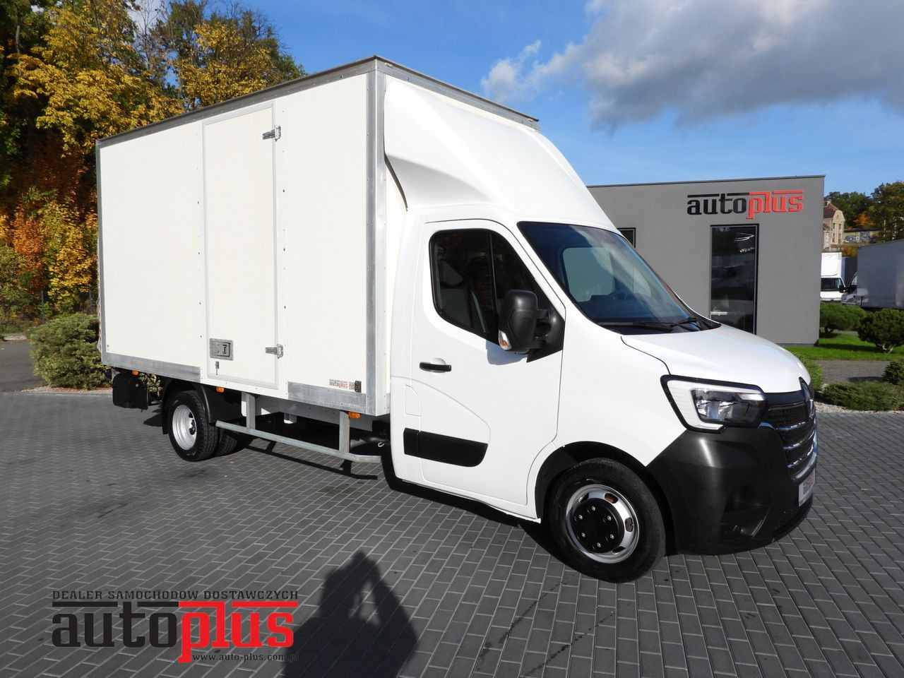 RENAULT MASTER BOX LIFT 8 PALLETS CRUISE CONTROL LED LIGHTS TWIN WHEELS AIR CONDITIONING 145HP - Фургон с закрытым кузовом: фото 1 RENAULT MASTER BOX LIFT 8 PALLETS CRUISE CONTROL LED LIGHTS TWIN WHEELS AIR CONDITIONING 145HP - Фургон с закрытым кузовом: фото 1