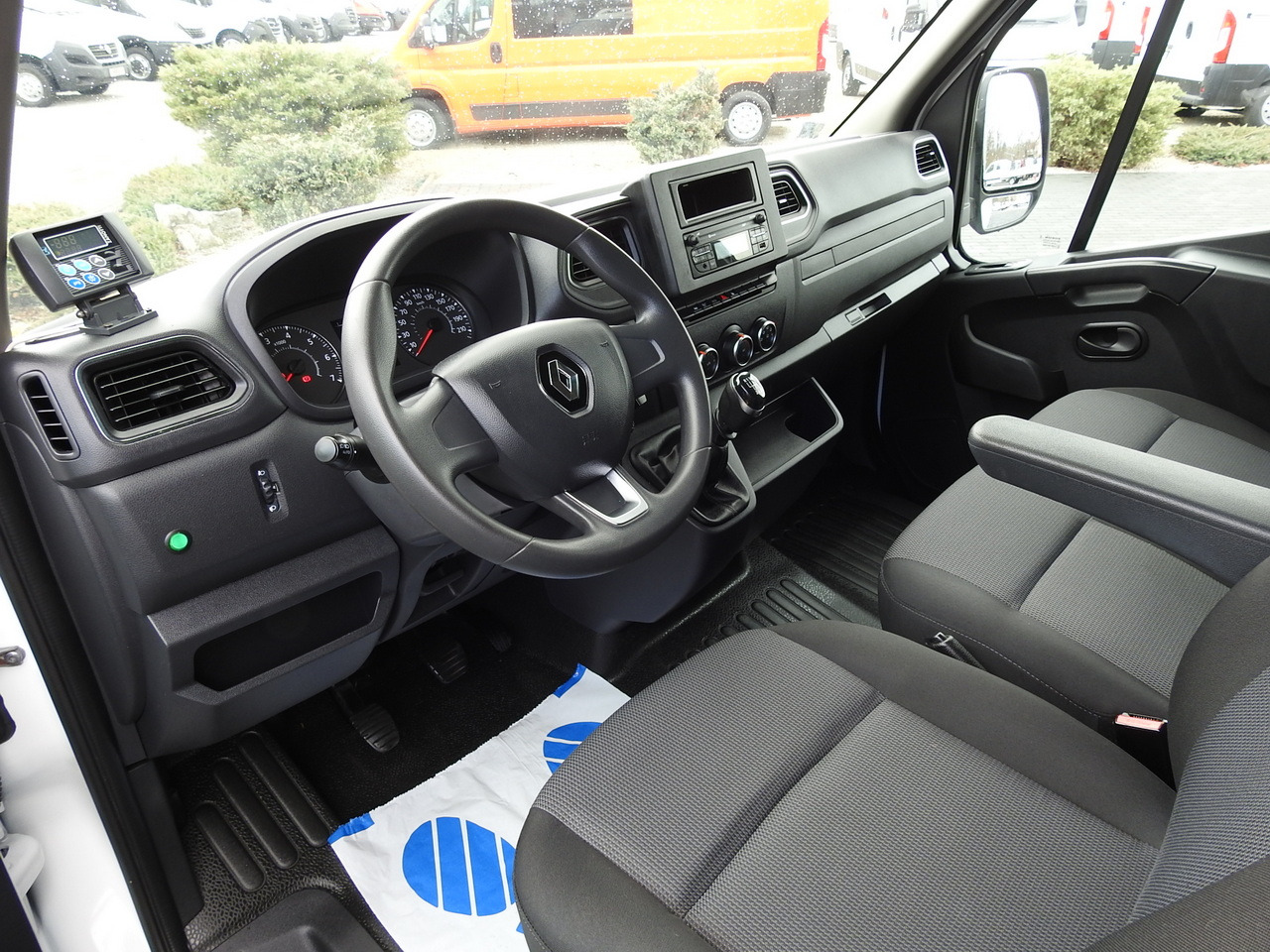 RENAULT MASTER  REGRIGERATOR BOX 0*C LED LIGHTS AIR CONDITIONING  145HP - Фургон-рефрижератор: фото 2 RENAULT MASTER  REGRIGERATOR BOX 0*C LED LIGHTS AIR CONDITIONING  145HP - Фургон-рефрижератор: фото 2