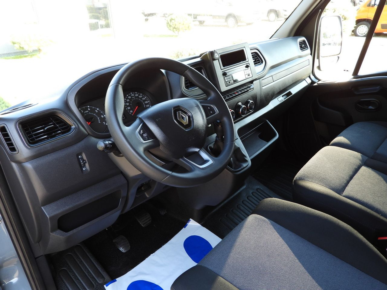 RENAULT MASTER TARPAULIN 10 PALLETS WEBASTO CRUISE CONTROL LED LIGHTS PNEUMATICS AIR CONDITIONING  165HP - Тентованный фургон: фото 2 RENAULT MASTER TARPAULIN 10 PALLETS WEBASTO CRUISE CONTROL LED LIGHTS PNEUMATICS AIR CONDITIONING  165HP - Тентованный фургон: фото 2