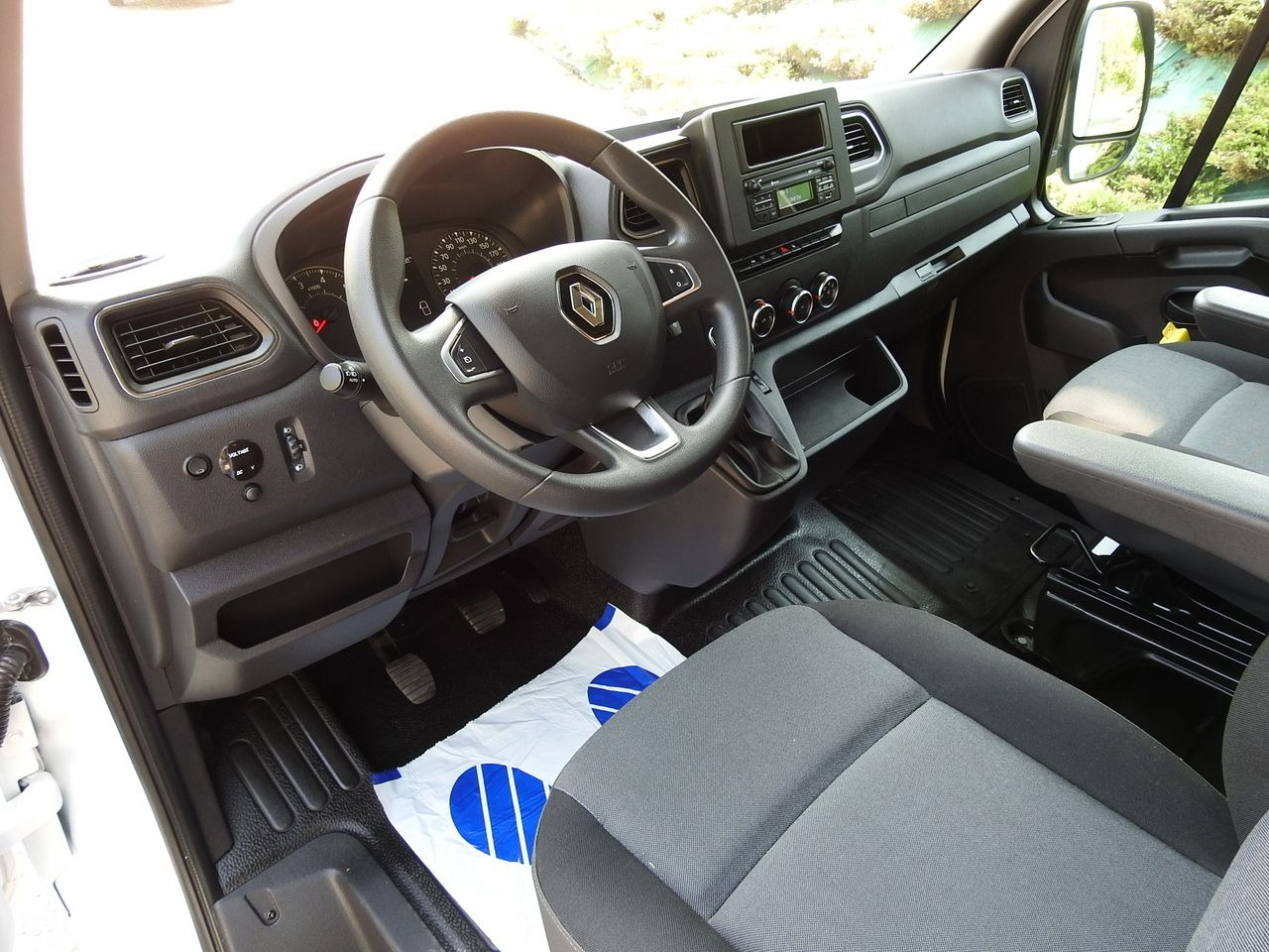 RENAULT MASTER TARPAULIN 8 PALLETS WEBASTO CRUISE CONTROL LED LIGHTS PNEUMATICS 165HP - Тентованный фургон: фото 2 RENAULT MASTER TARPAULIN 8 PALLETS WEBASTO CRUISE CONTROL LED LIGHTS PNEUMATICS 165HP - Тентованный фургон: фото 2