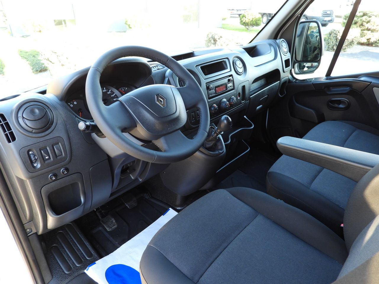 RENAULT MASTER TIPPER DOUBLE CABIN DOKA 7 SEATS CRUISE CONTROL AIR CONDITIONING 145HP - Малотоннажный самосвал: фото 2 RENAULT MASTER TIPPER DOUBLE CABIN DOKA 7 SEATS CRUISE CONTROL AIR CONDITIONING 145HP - Малотоннажный самосвал: фото 2