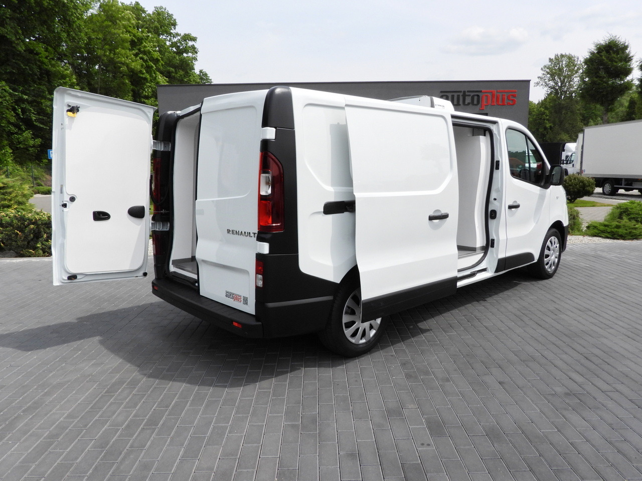 RENAULT TRAFIC REFRIGERATOR VAN 0*C CRUISE CONTROL LED LIGHTS AIR CONDITIONING 120HP - Фургон-рефрижератор: фото 3 RENAULT TRAFIC REFRIGERATOR VAN 0*C CRUISE CONTROL LED LIGHTS AIR CONDITIONING 120HP - Фургон-рефрижератор: фото 3