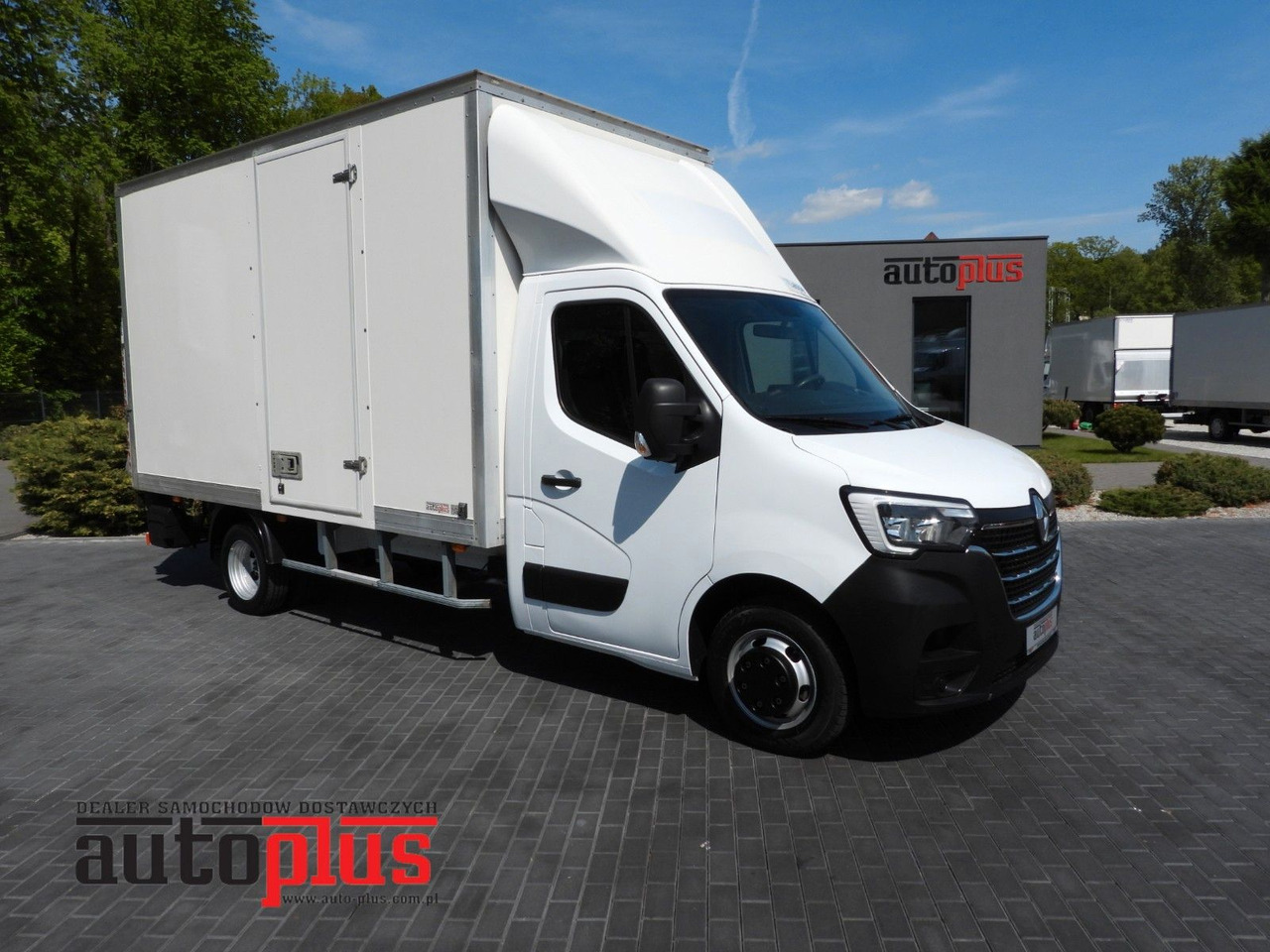 Renault MASTER KOFFER AUFZUG 8 PALETTEN TEMPOMAT NAVI - Фургон с закрытым кузовом: фото 1 Renault MASTER KOFFER AUFZUG 8 PALETTEN TEMPOMAT NAVI - Фургон с закрытым кузовом: фото 1