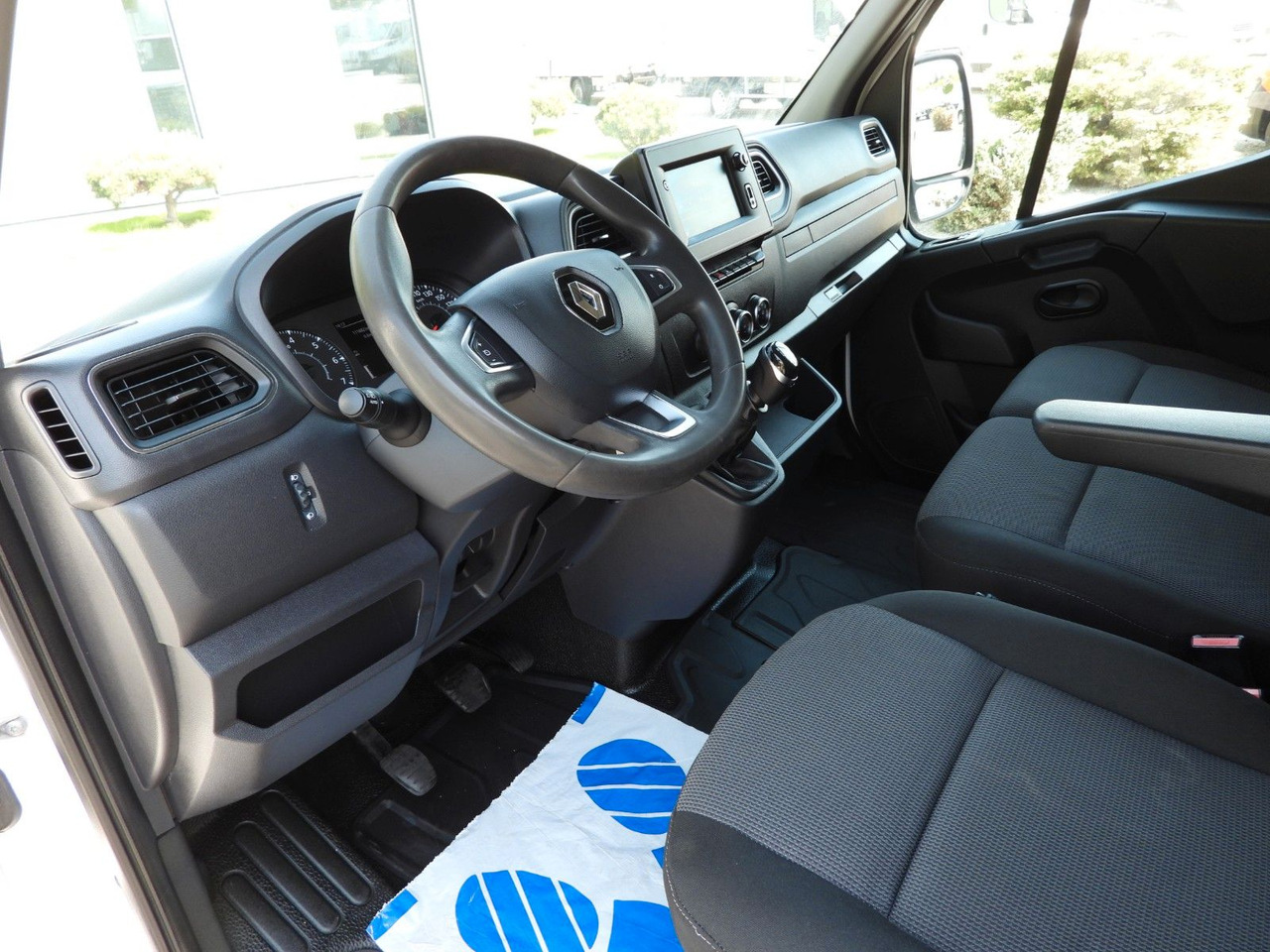 Renault MASTER KOFFER AUFZUG 8 PALETTEN TEMPOMAT NAVI - Фургон с закрытым кузовом: фото 2 Renault MASTER KOFFER AUFZUG 8 PALETTEN TEMPOMAT NAVI - Фургон с закрытым кузовом: фото 2