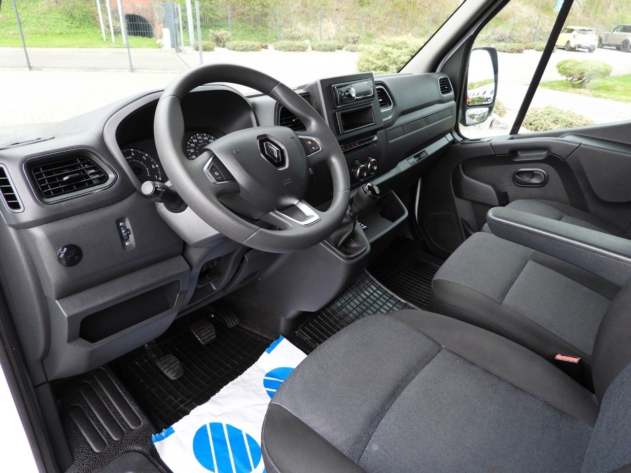 Renault MASTER PRITSCHE PLANE 10 PALETTEN WEBASTO A/C - Тентованный фургон: фото 2 Renault MASTER PRITSCHE PLANE 10 PALETTEN WEBASTO A/C - Тентованный фургон: фото 2